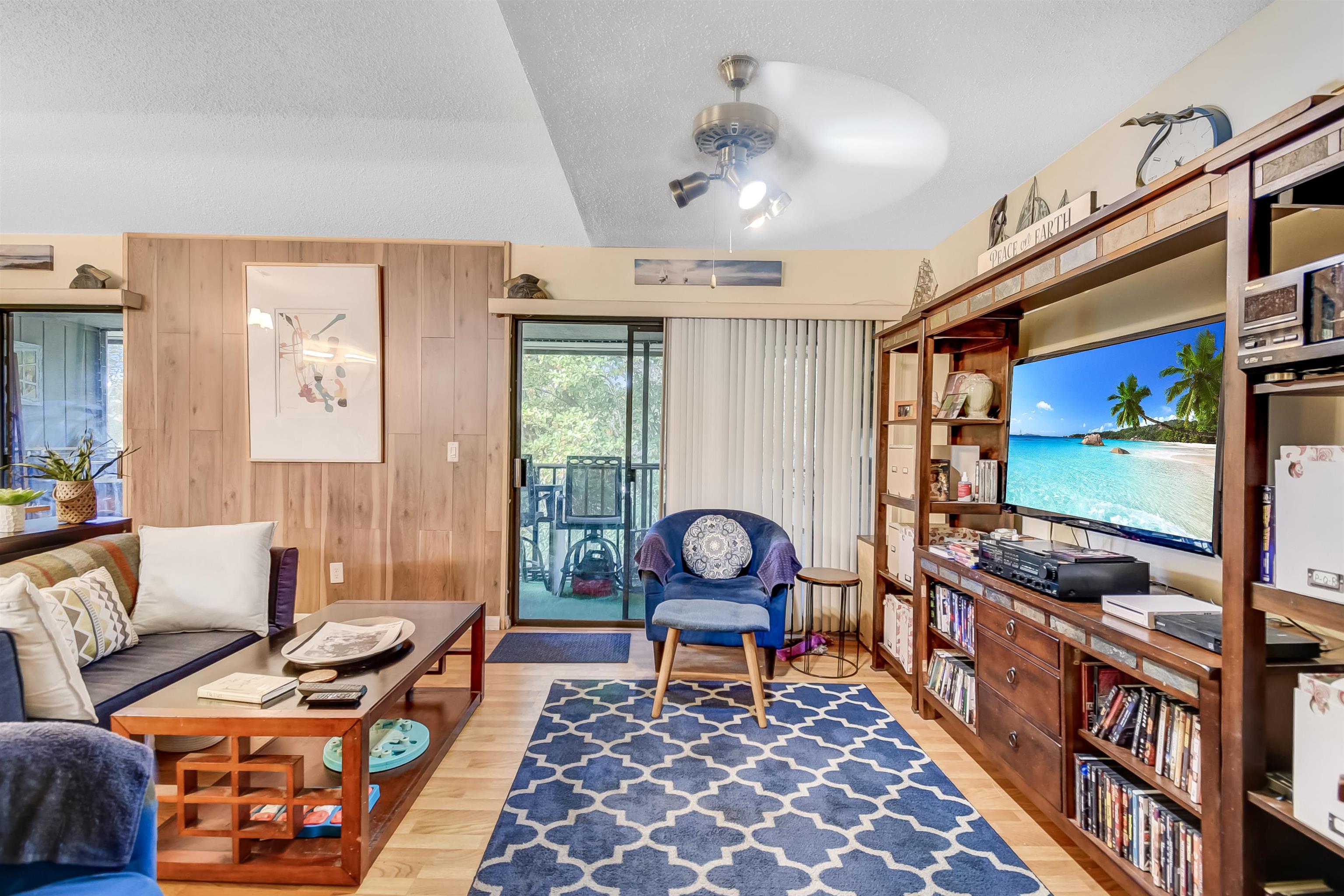 Image 6 of 36 For 28 Catalonia Ct