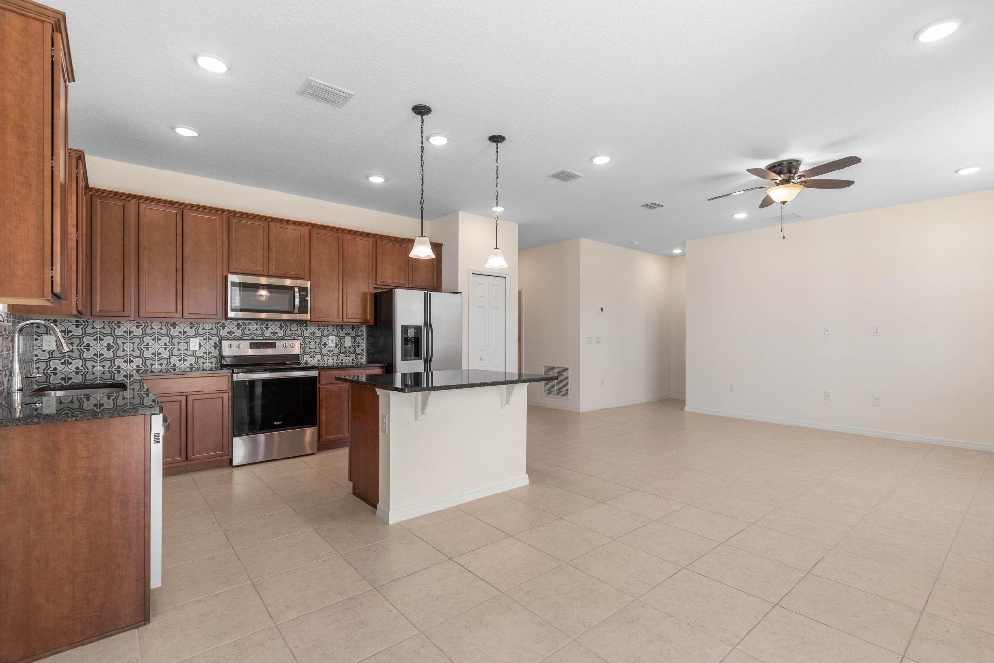 Image 16 of 53 For 3 Oakleaf Way