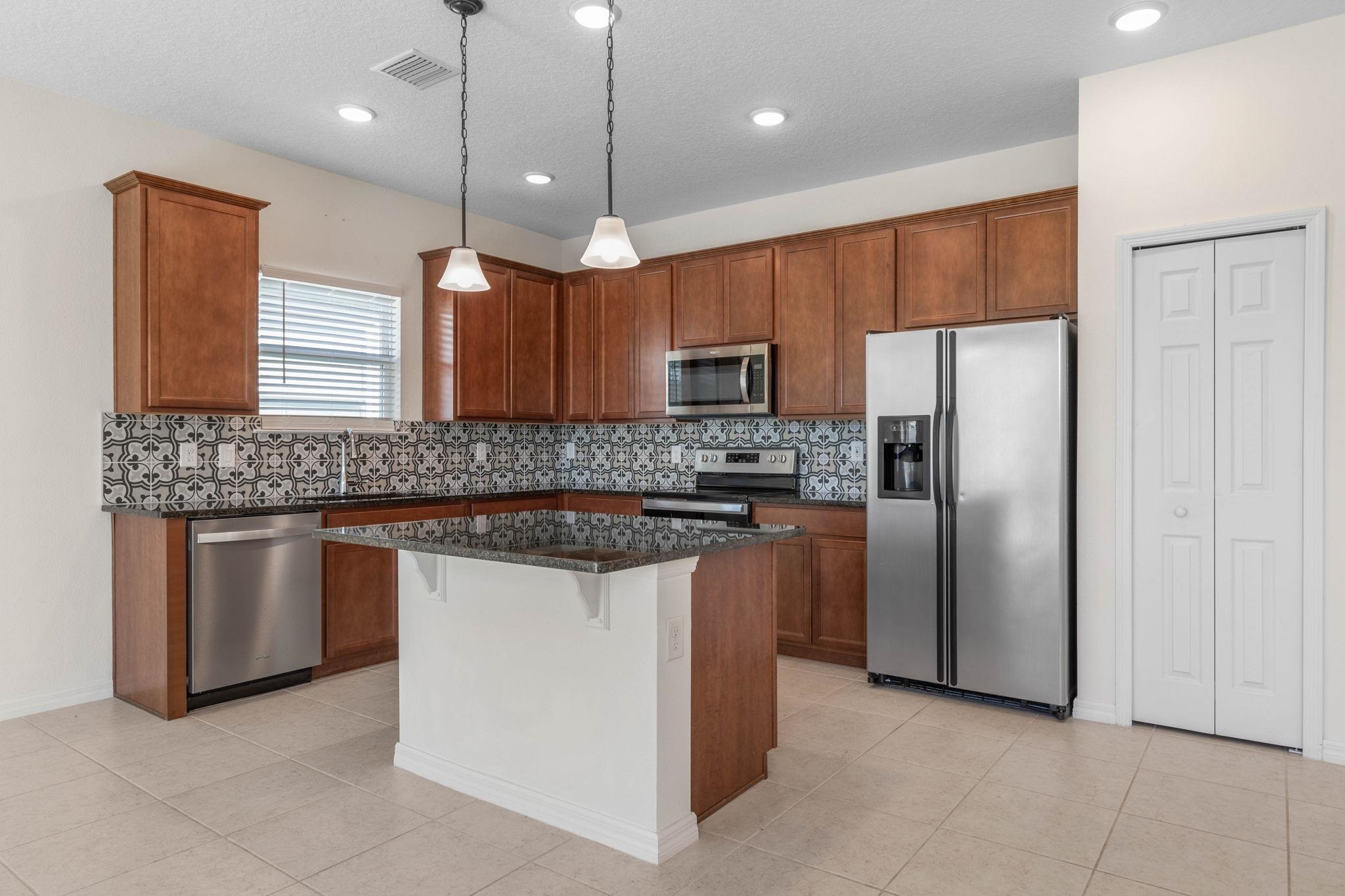 Image 3 of 53 For 3 Oakleaf Way