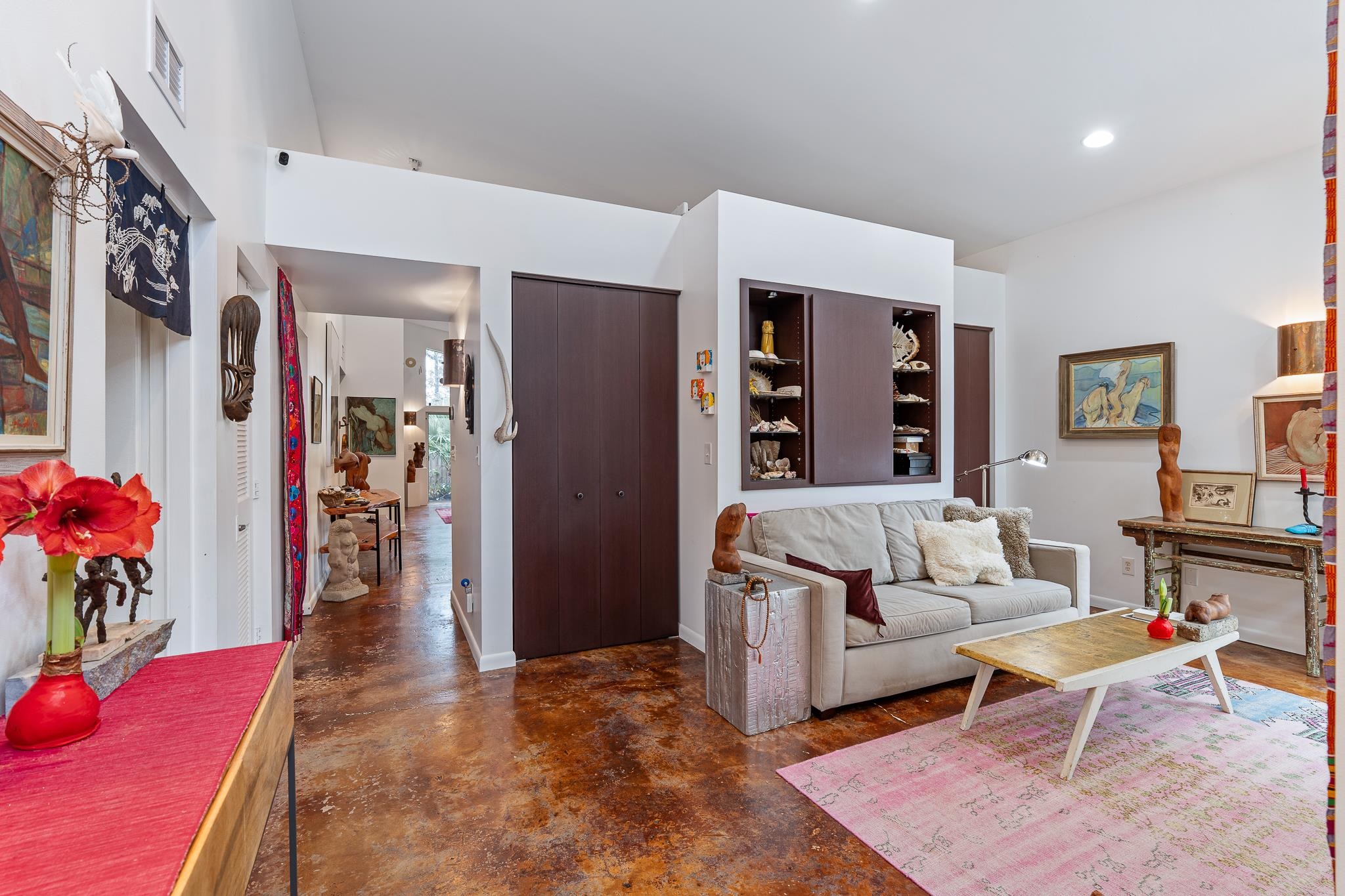 Image 16 of 43 For 320 Ravenswood Dr