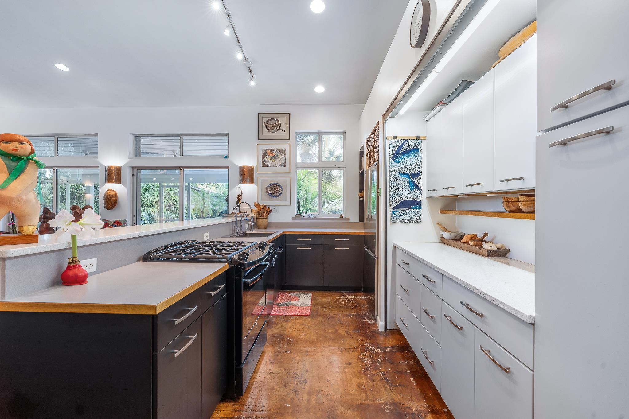 Image 19 of 43 For 320 Ravenswood Dr