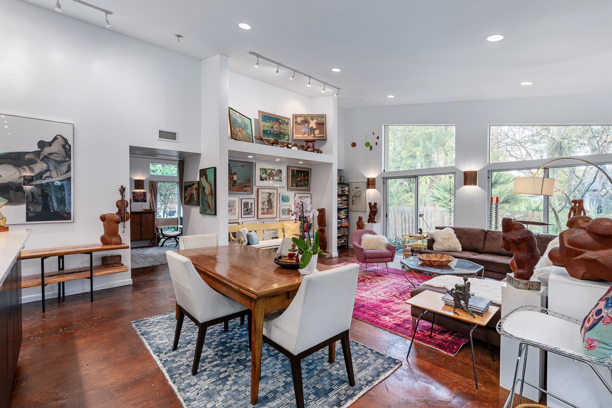 Image 24 of 43 For 320 Ravenswood Dr