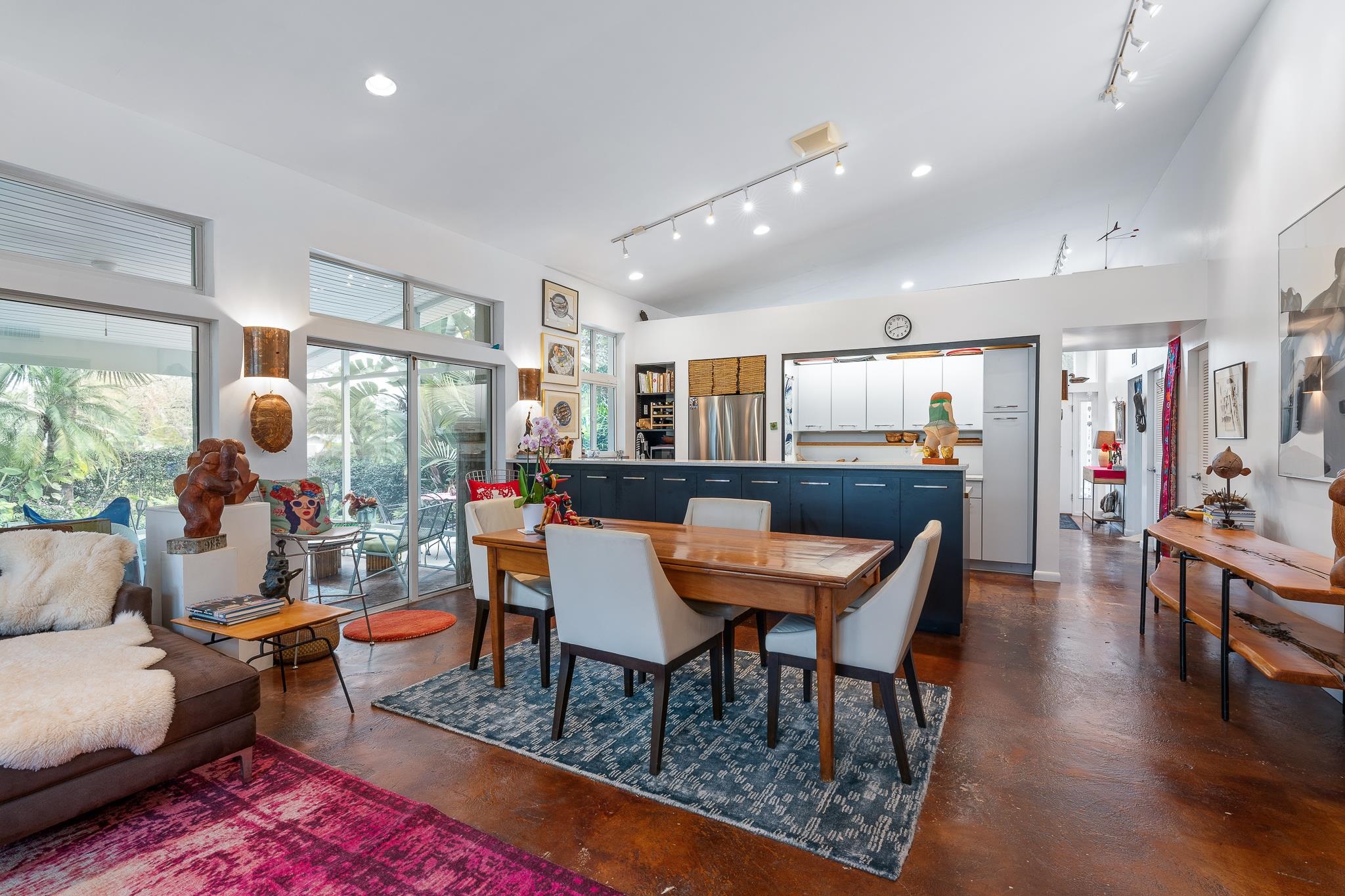 Image 25 of 43 For 320 Ravenswood Dr