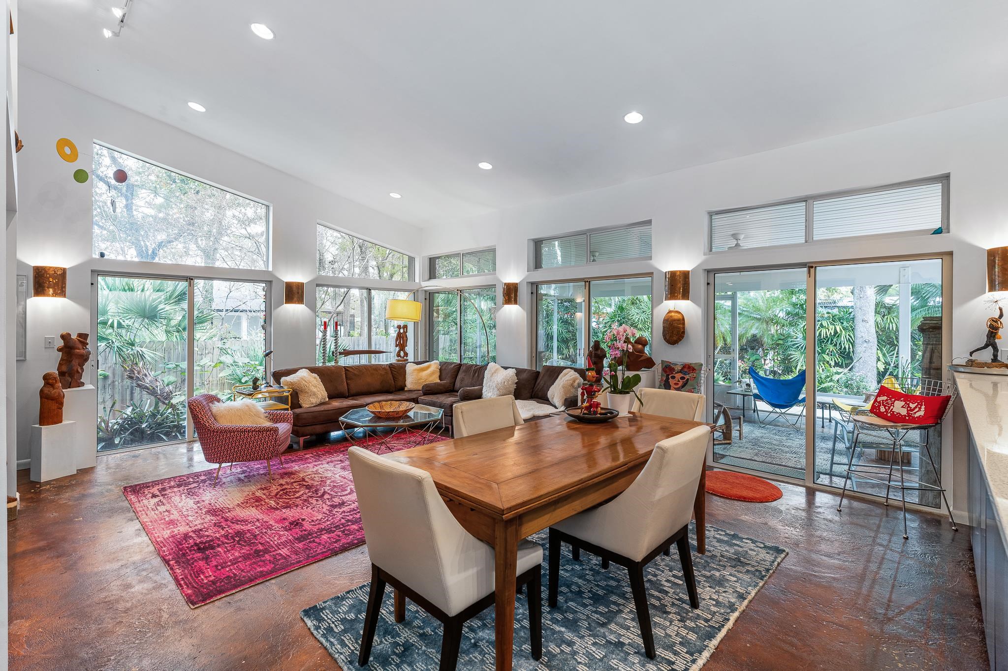 Image 26 of 43 For 320 Ravenswood Dr