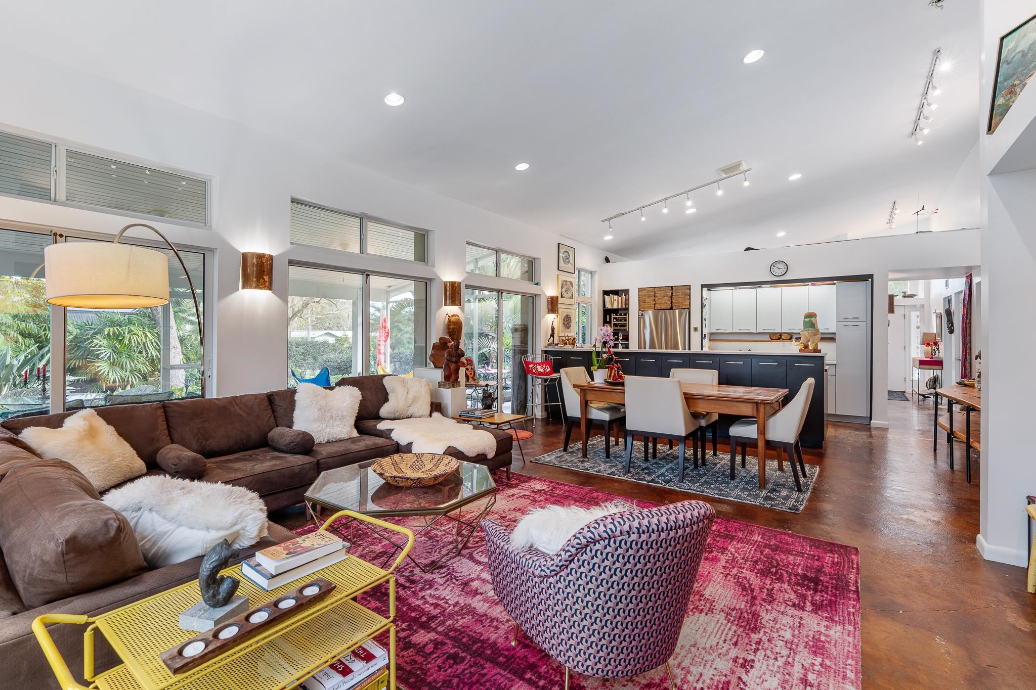 Image 28 of 43 For 320 Ravenswood Dr