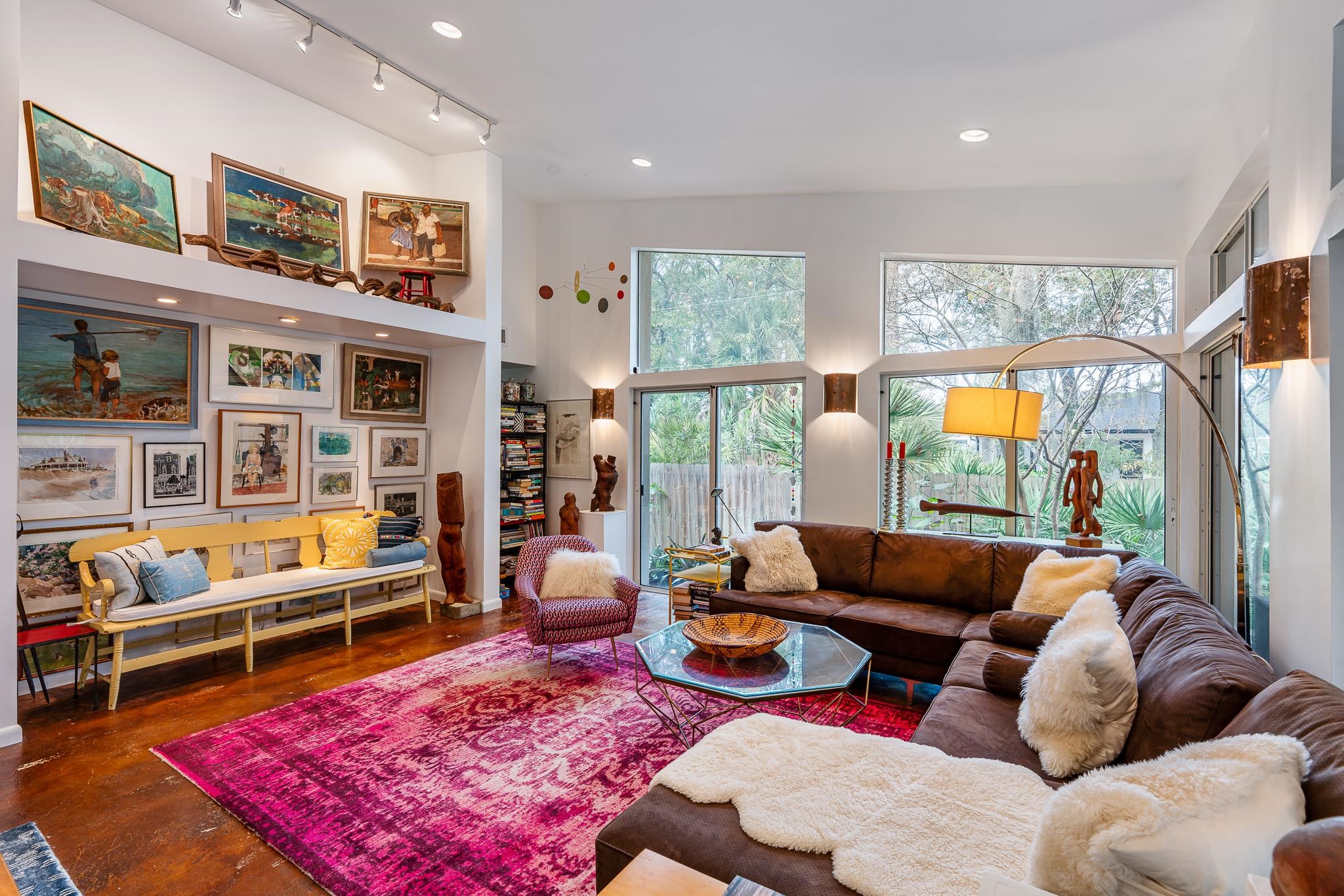 Image 29 of 43 For 320 Ravenswood Dr