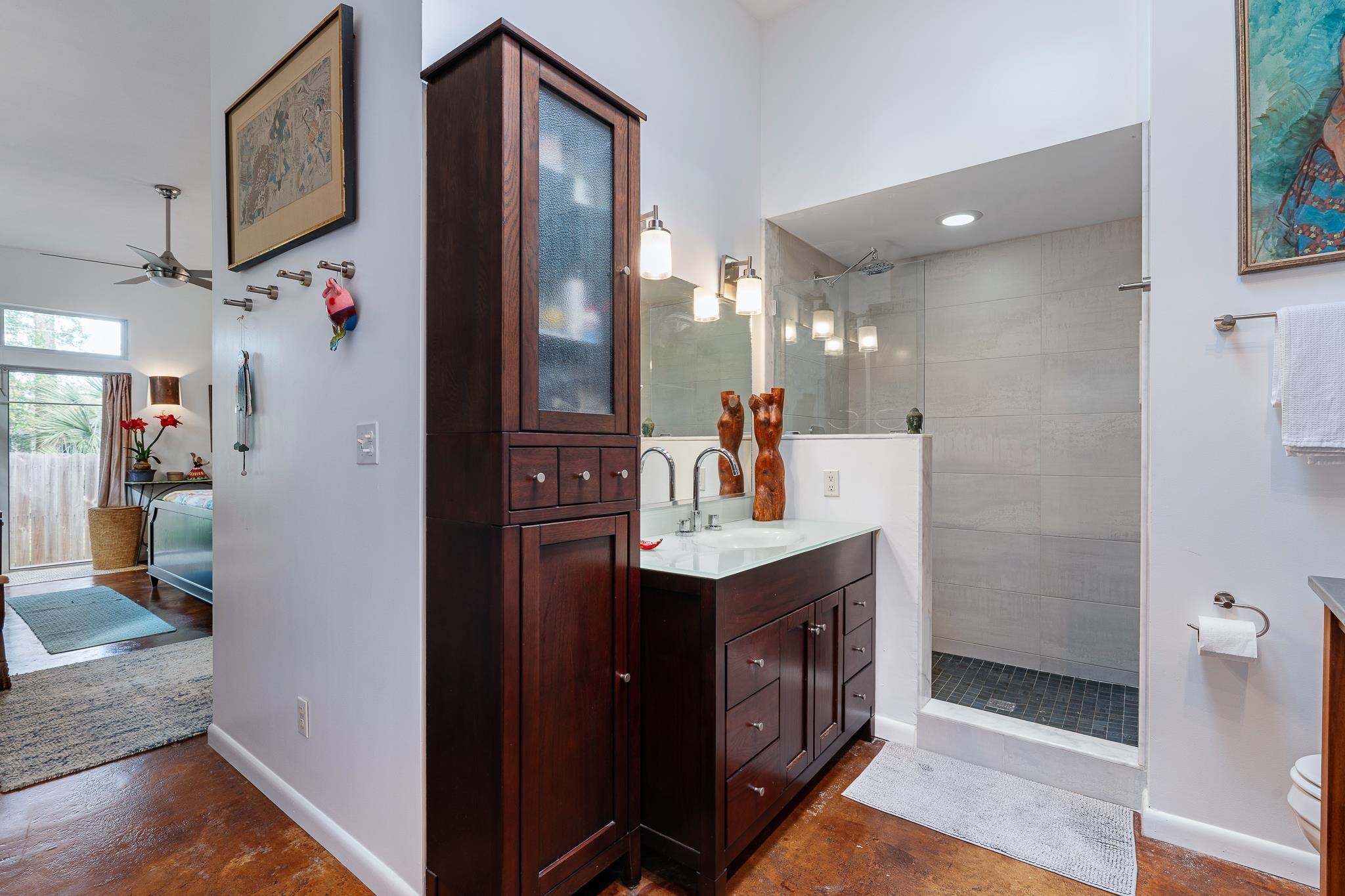 Image 34 of 43 For 320 Ravenswood Dr