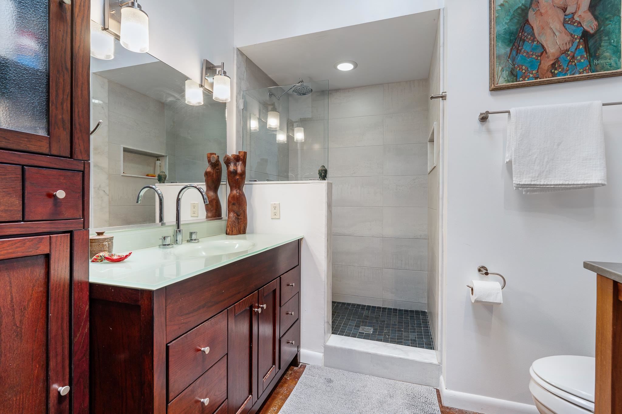 Image 35 of 43 For 320 Ravenswood Dr