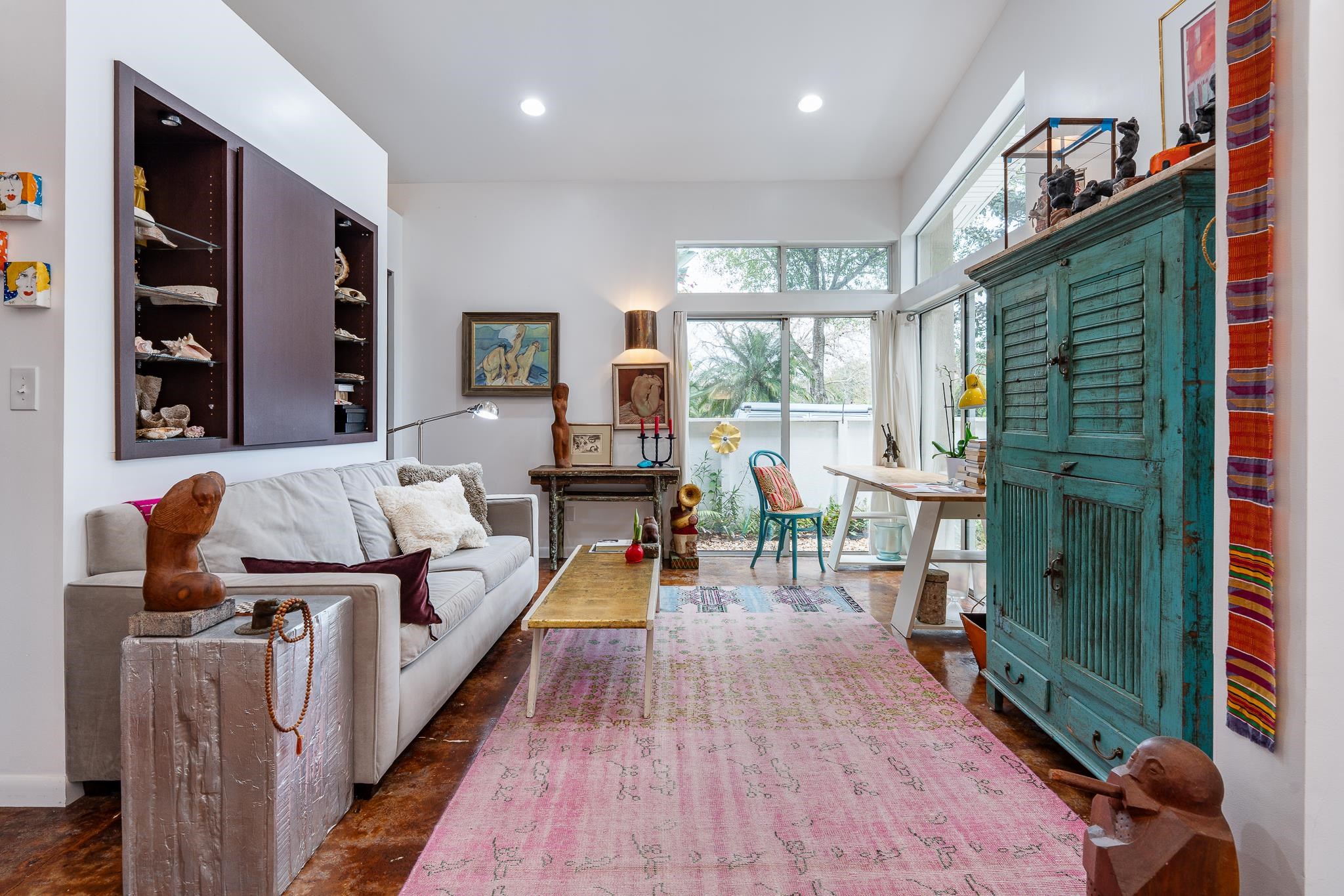 Image 7 of 43 For 320 Ravenswood Dr