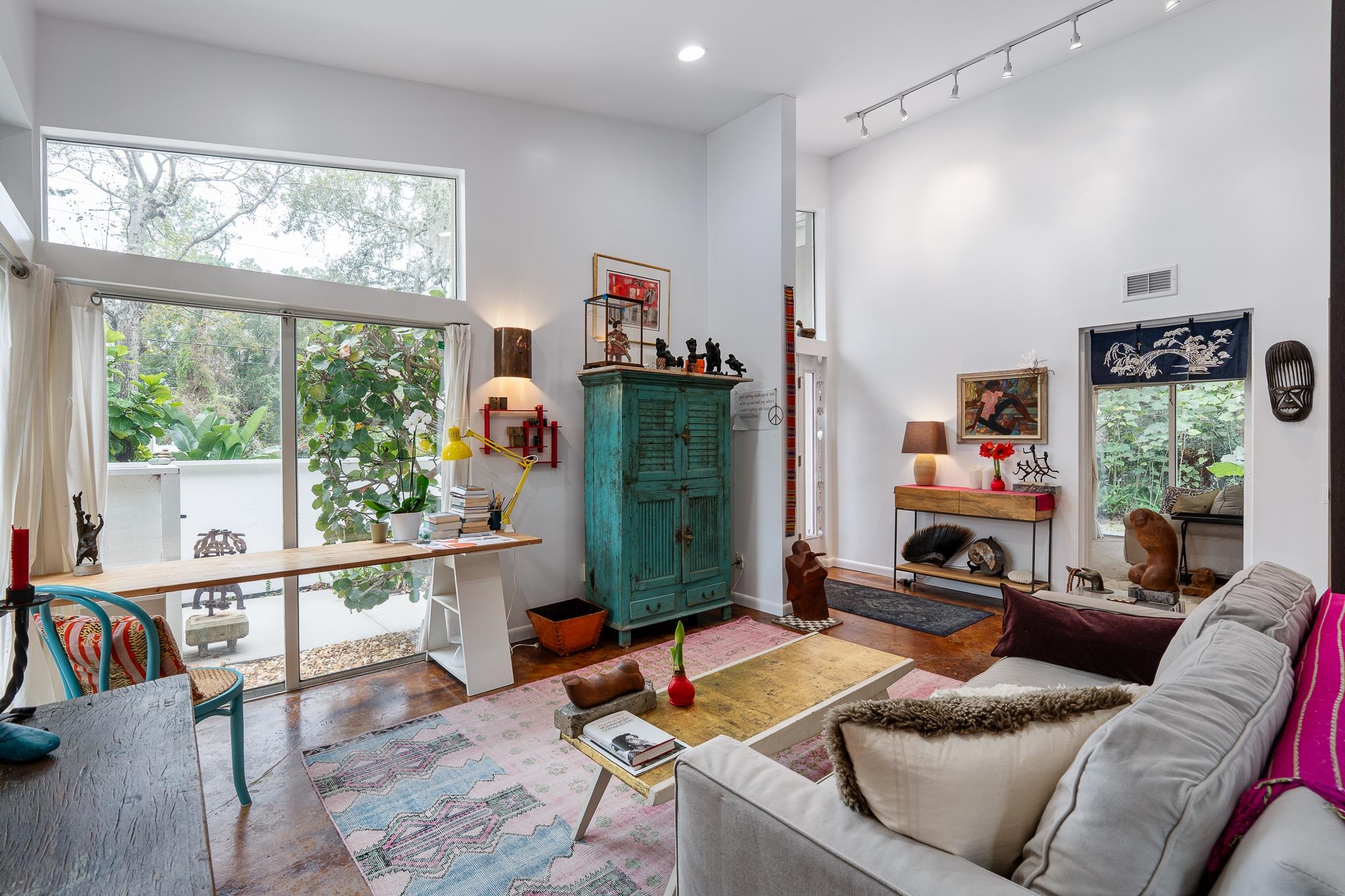 Image 9 of 43 For 320 Ravenswood Dr