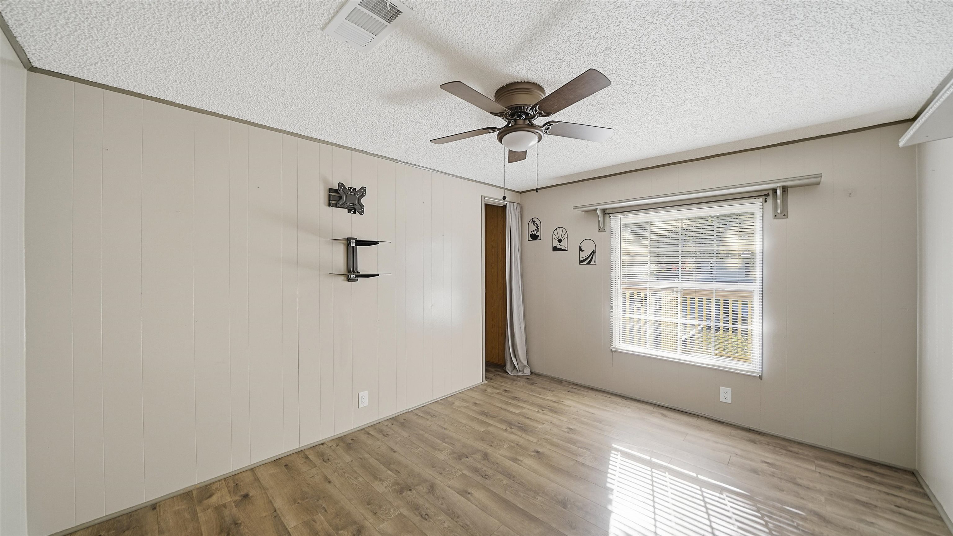 Image 25 of 46 For 4524 5th Ave