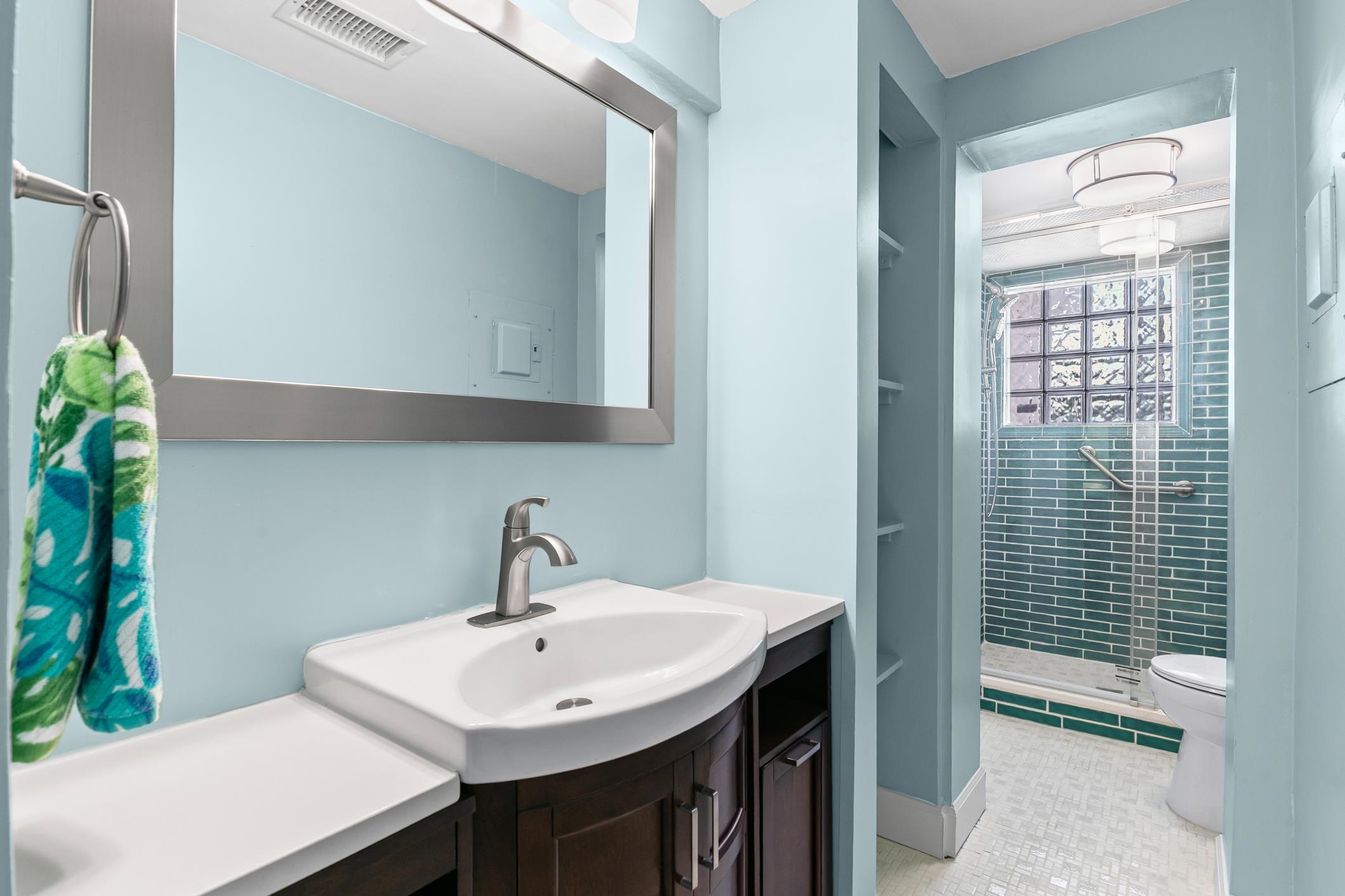 Image 15 of 51 For 517 Revilo Blvd