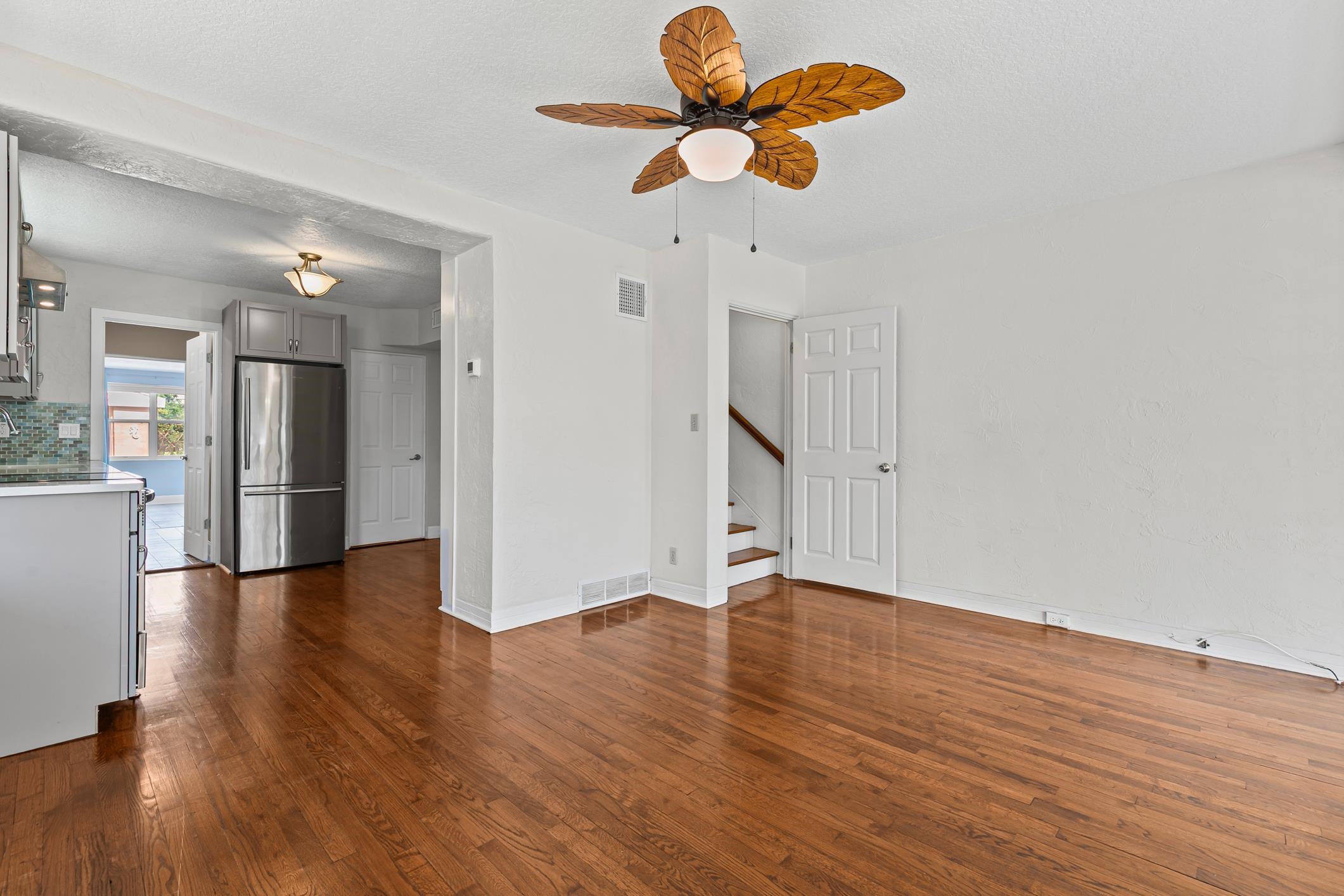 Image 24 of 51 For 517 Revilo Blvd