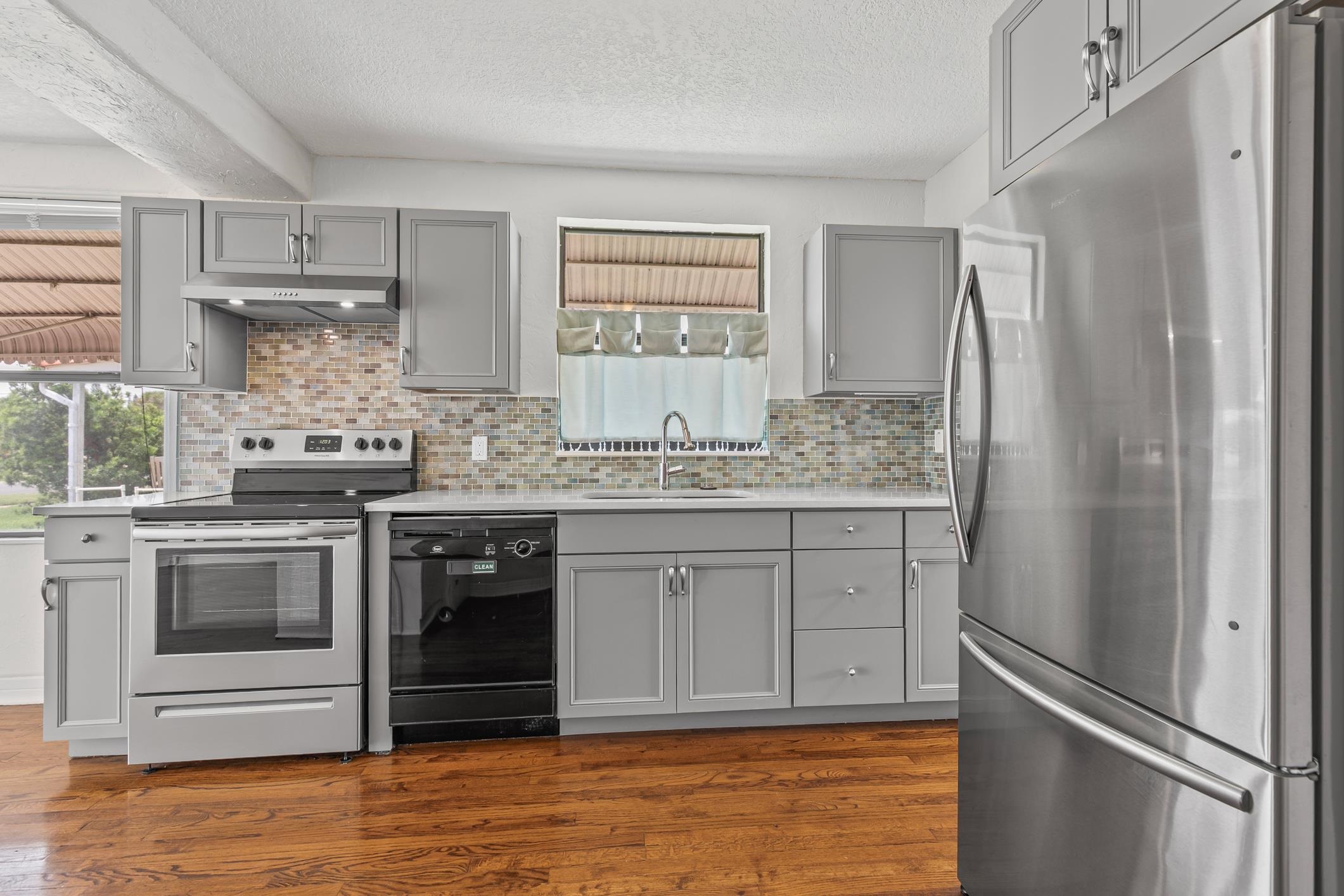 Image 25 of 51 For 517 Revilo Blvd