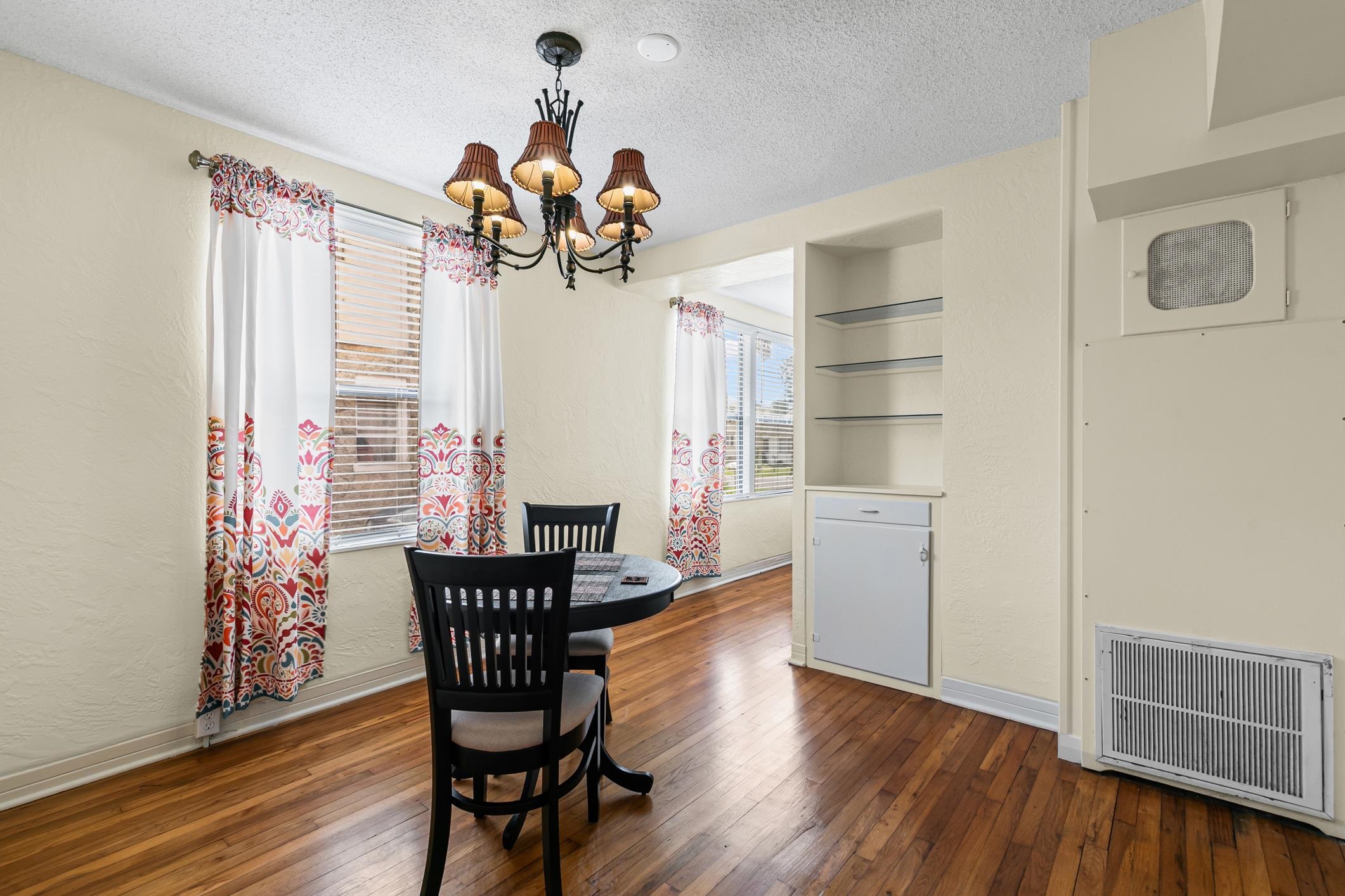 Image 30 of 51 For 517 Revilo Blvd