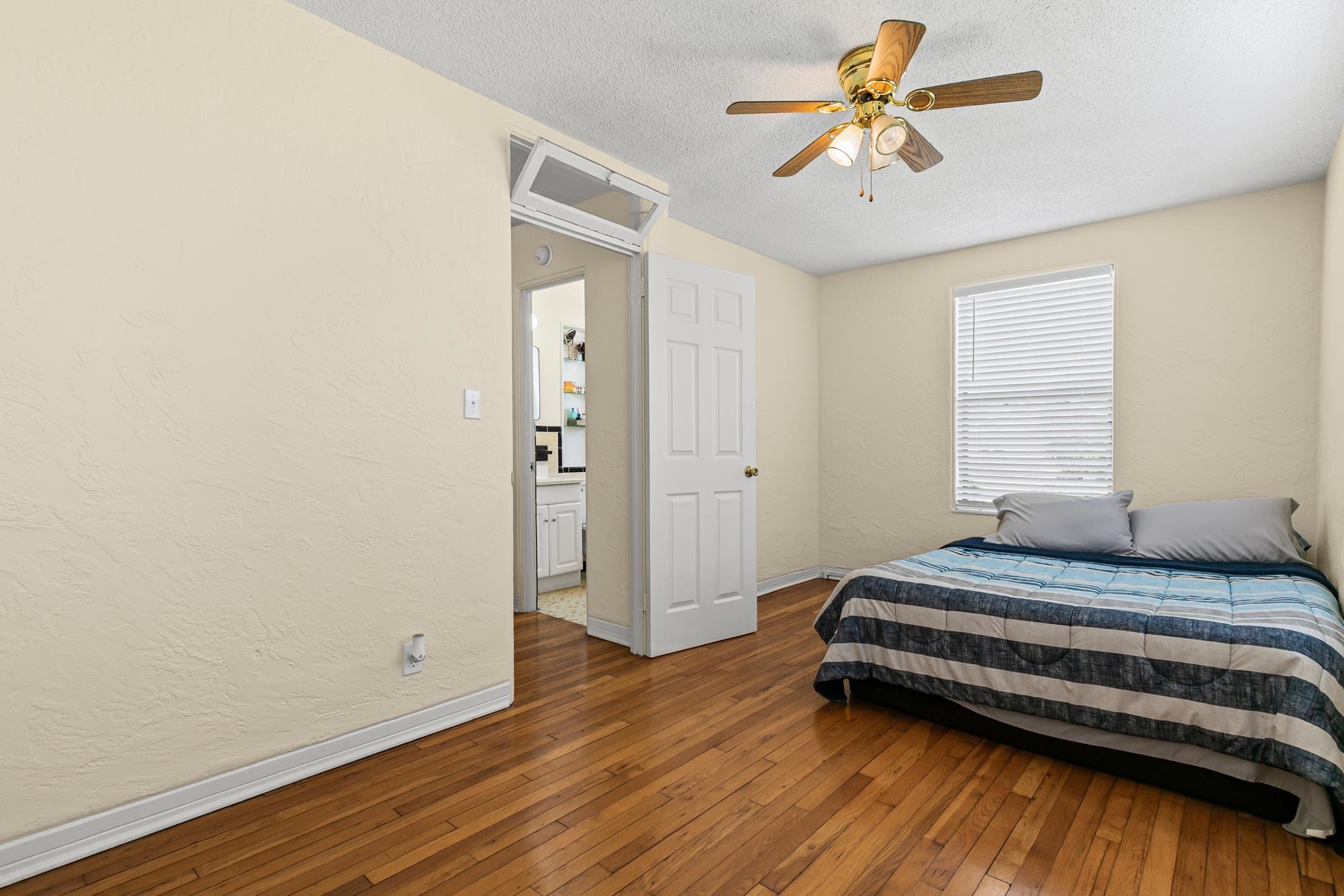 Image 34 of 51 For 517 Revilo Blvd