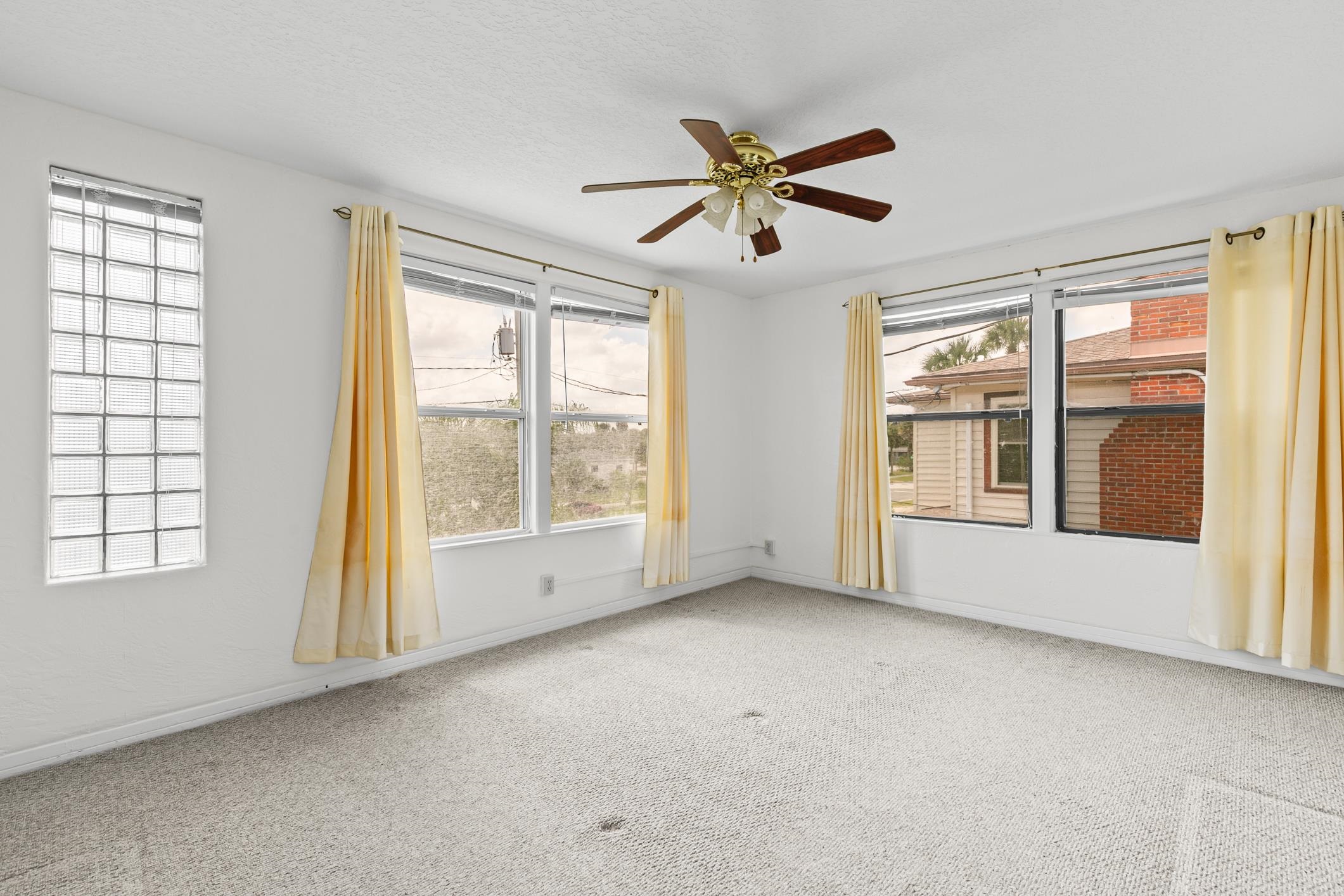 Image 40 of 51 For 517 Revilo Blvd