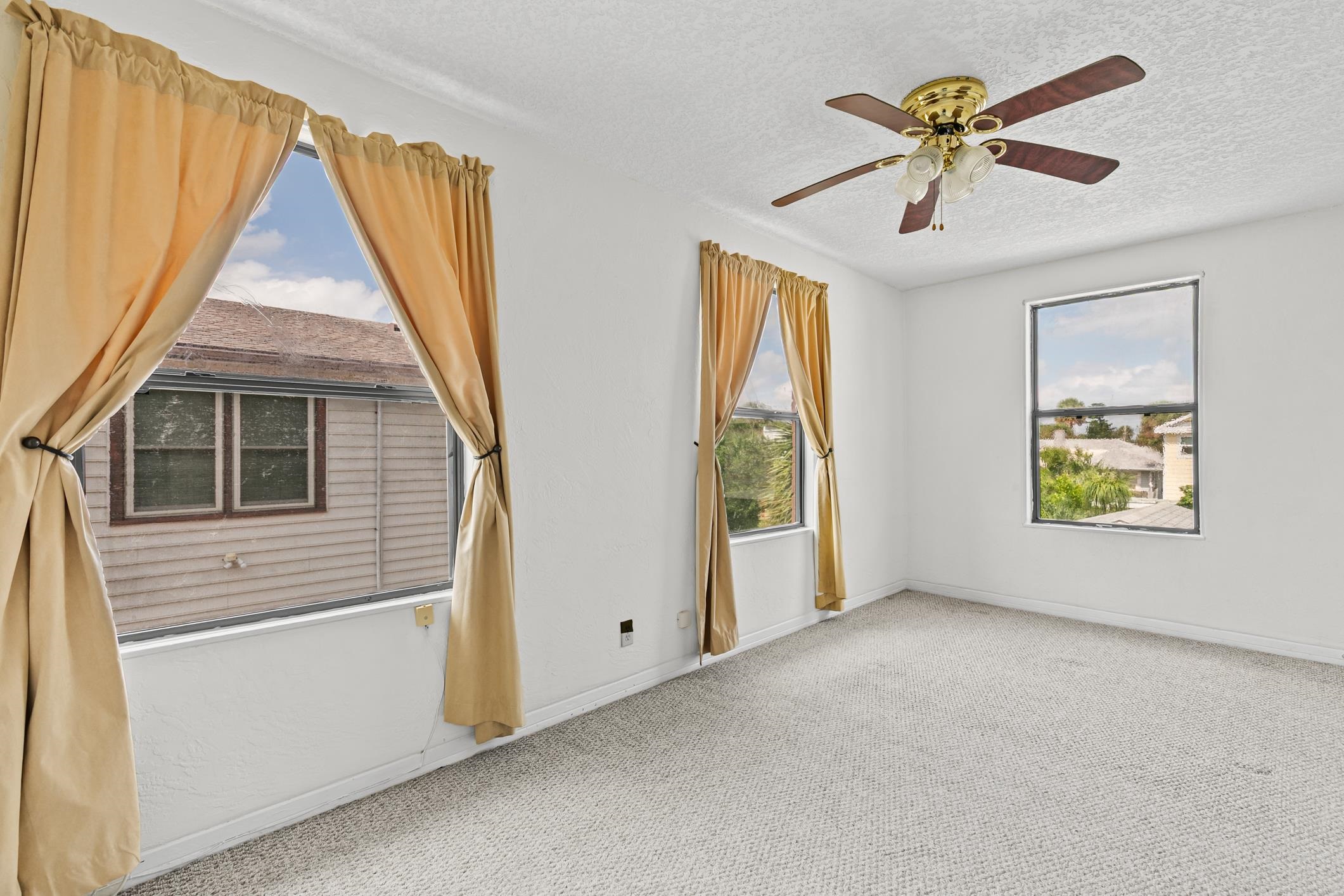 Image 41 of 51 For 517 Revilo Blvd