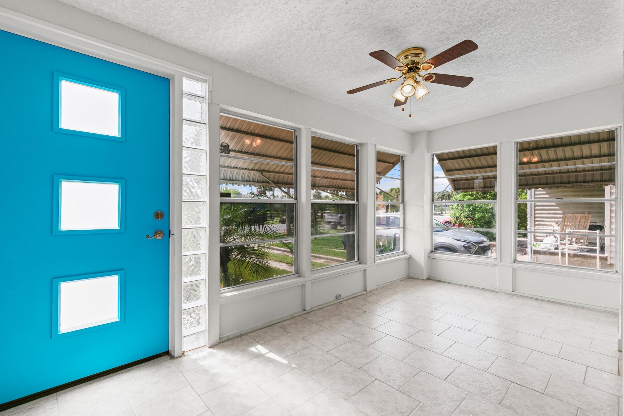 Image 9 of 51 For 517 Revilo Blvd