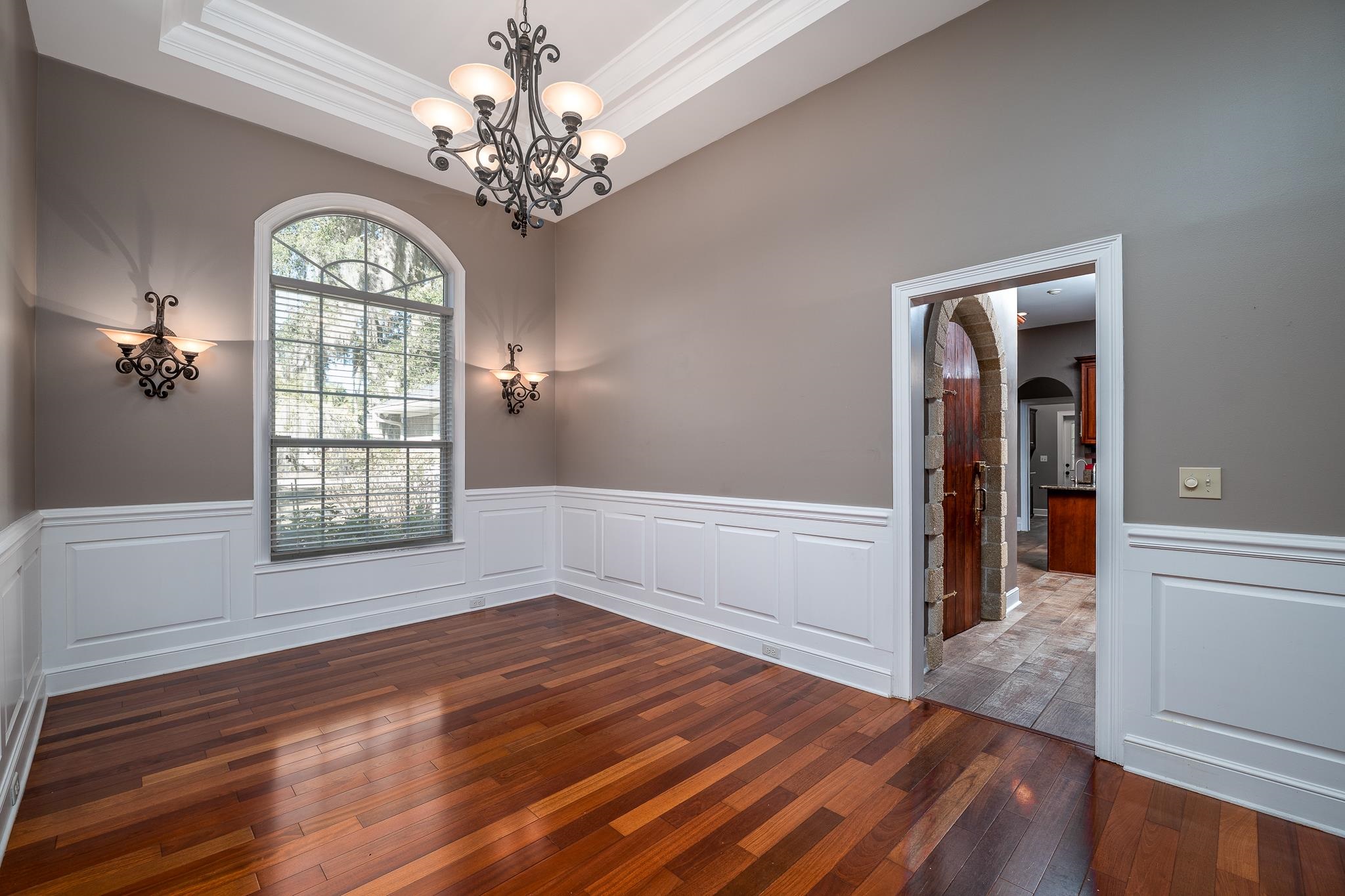 Image 15 of 80 For 707 Standish Dr