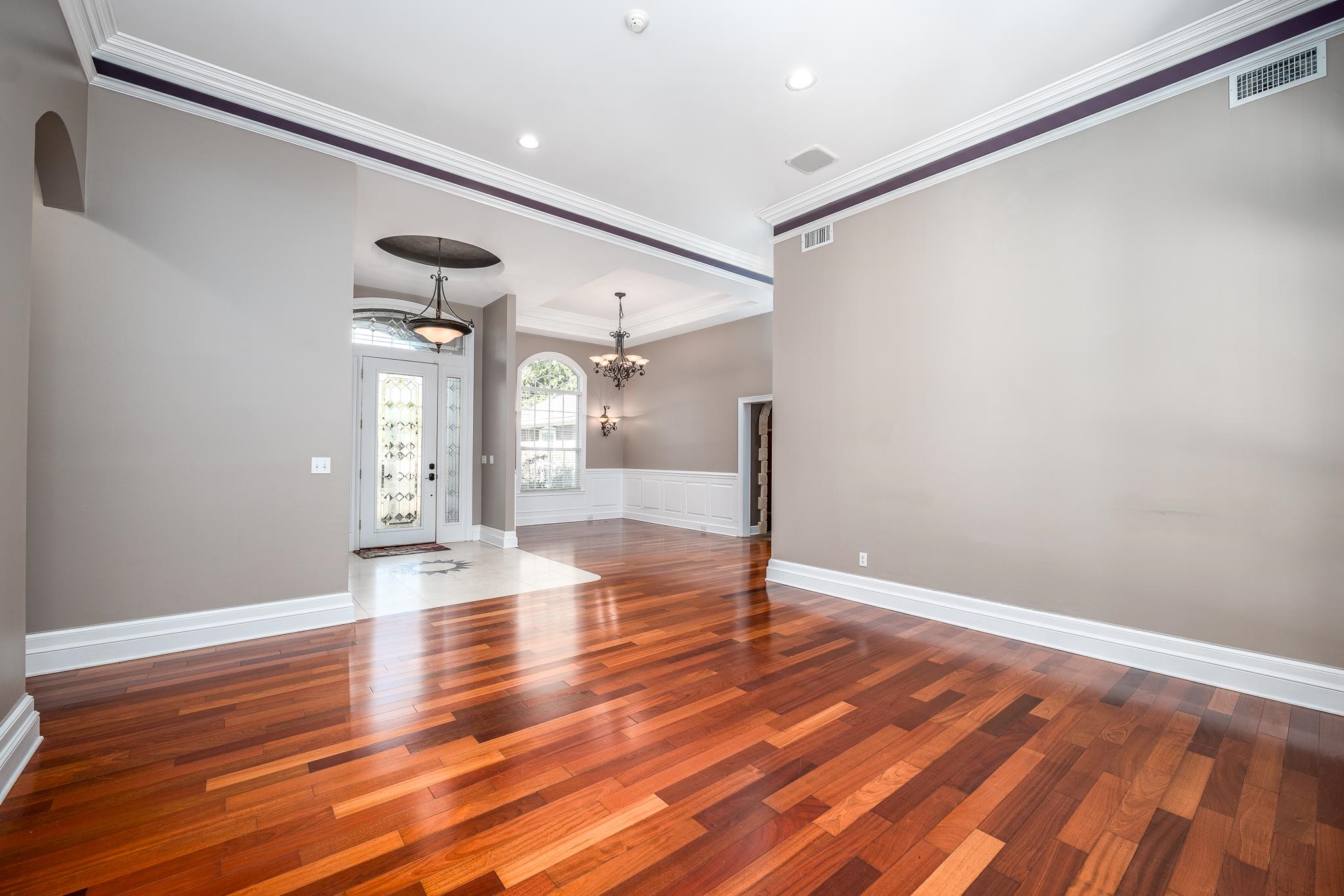 Image 18 of 80 For 707 Standish Dr