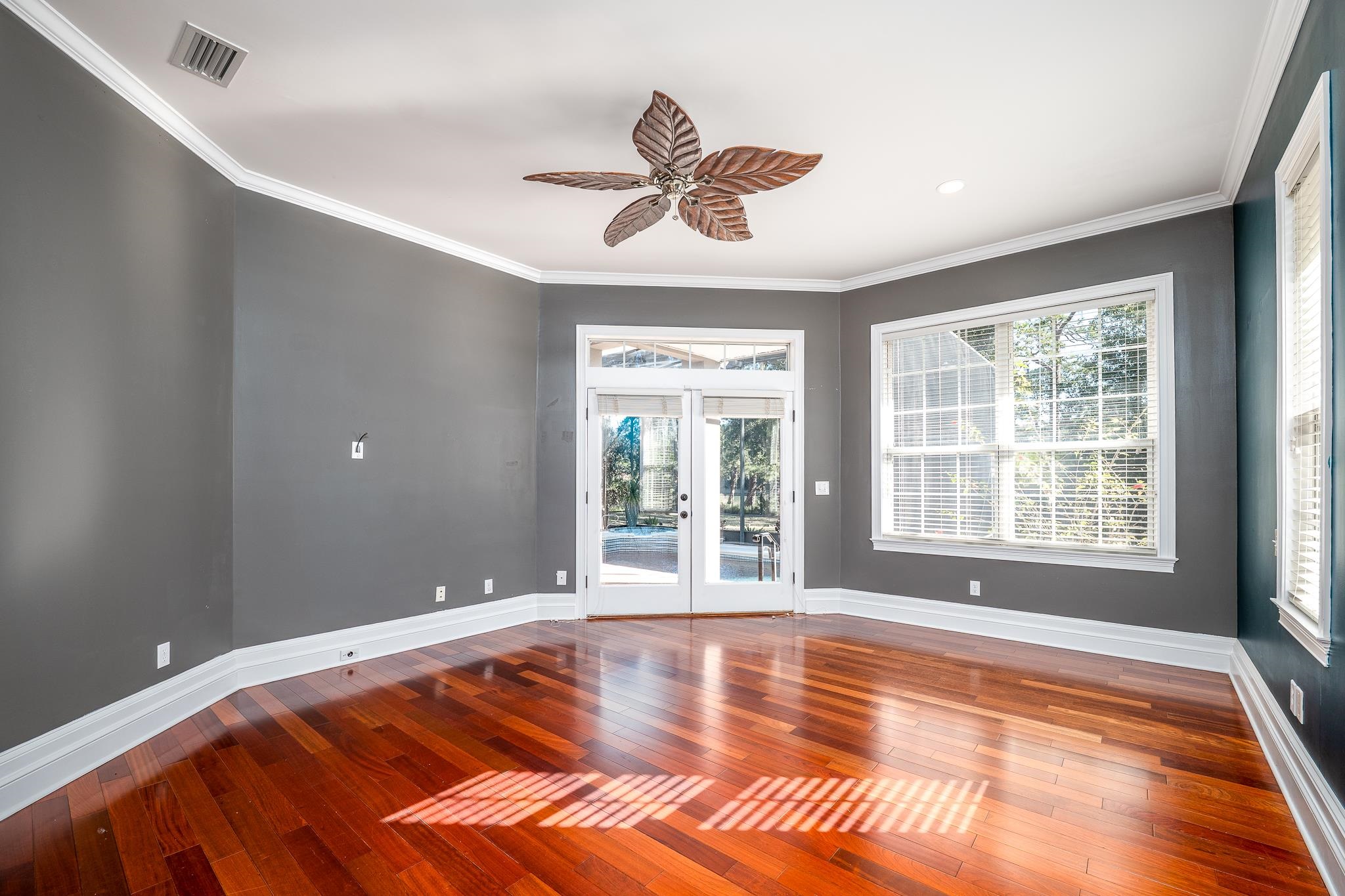 Image 19 of 80 For 707 Standish Dr