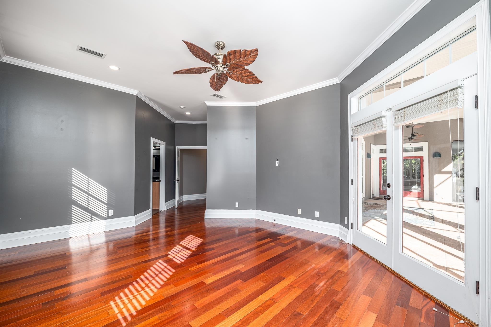 Image 20 of 80 For 707 Standish Dr