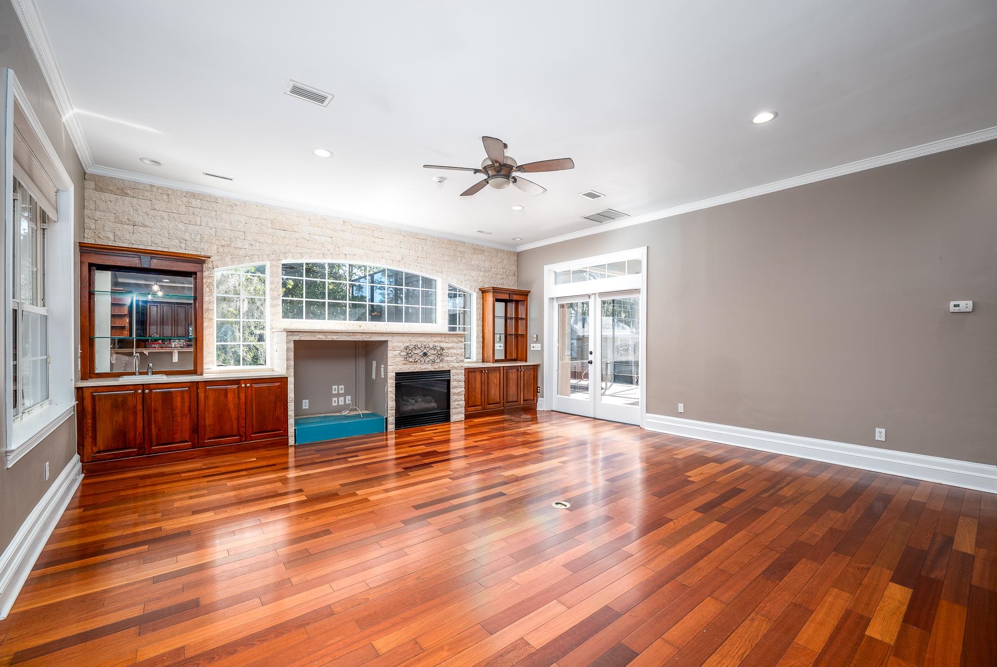 Image 26 of 80 For 707 Standish Dr