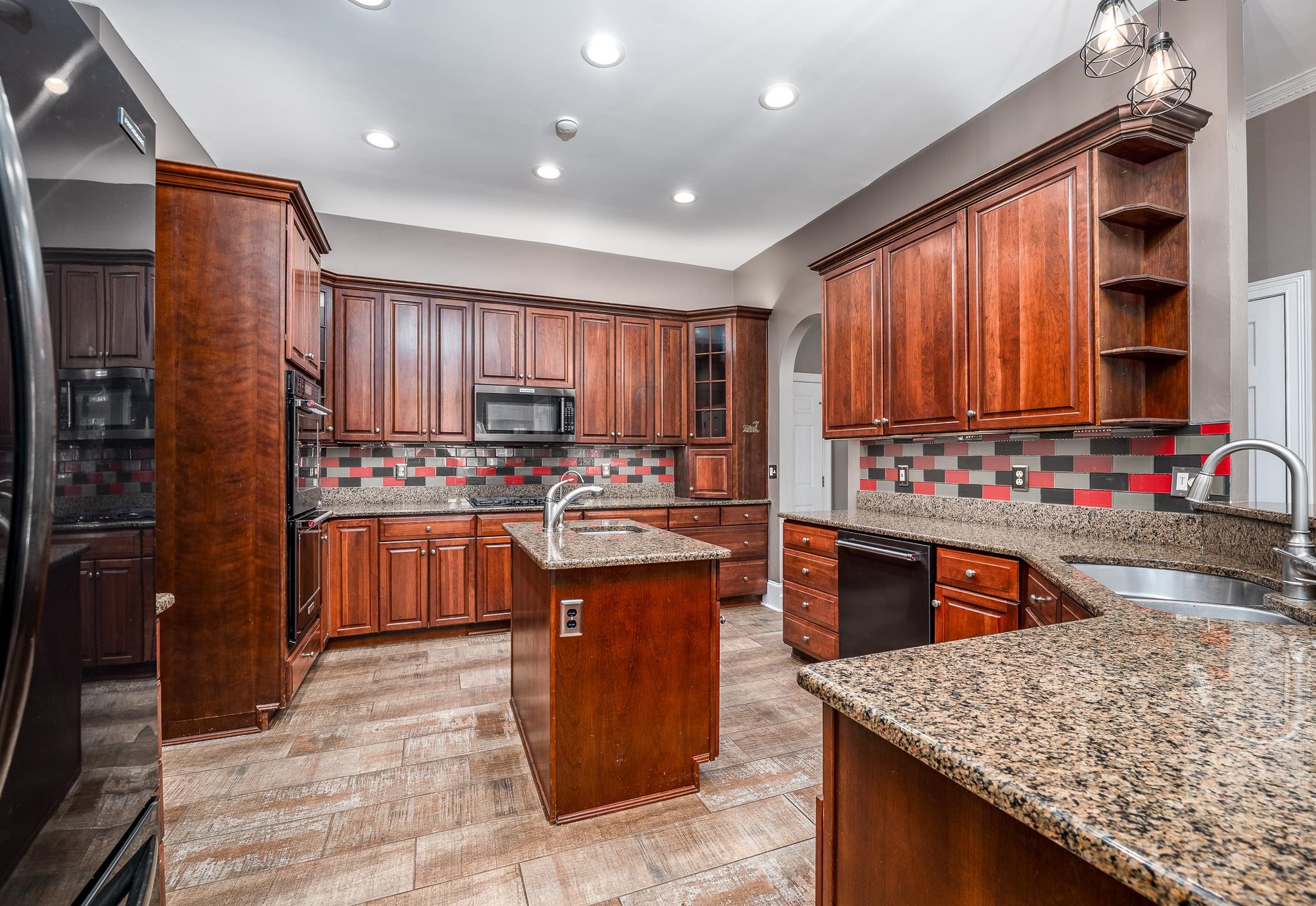 Image 28 of 80 For 707 Standish Dr