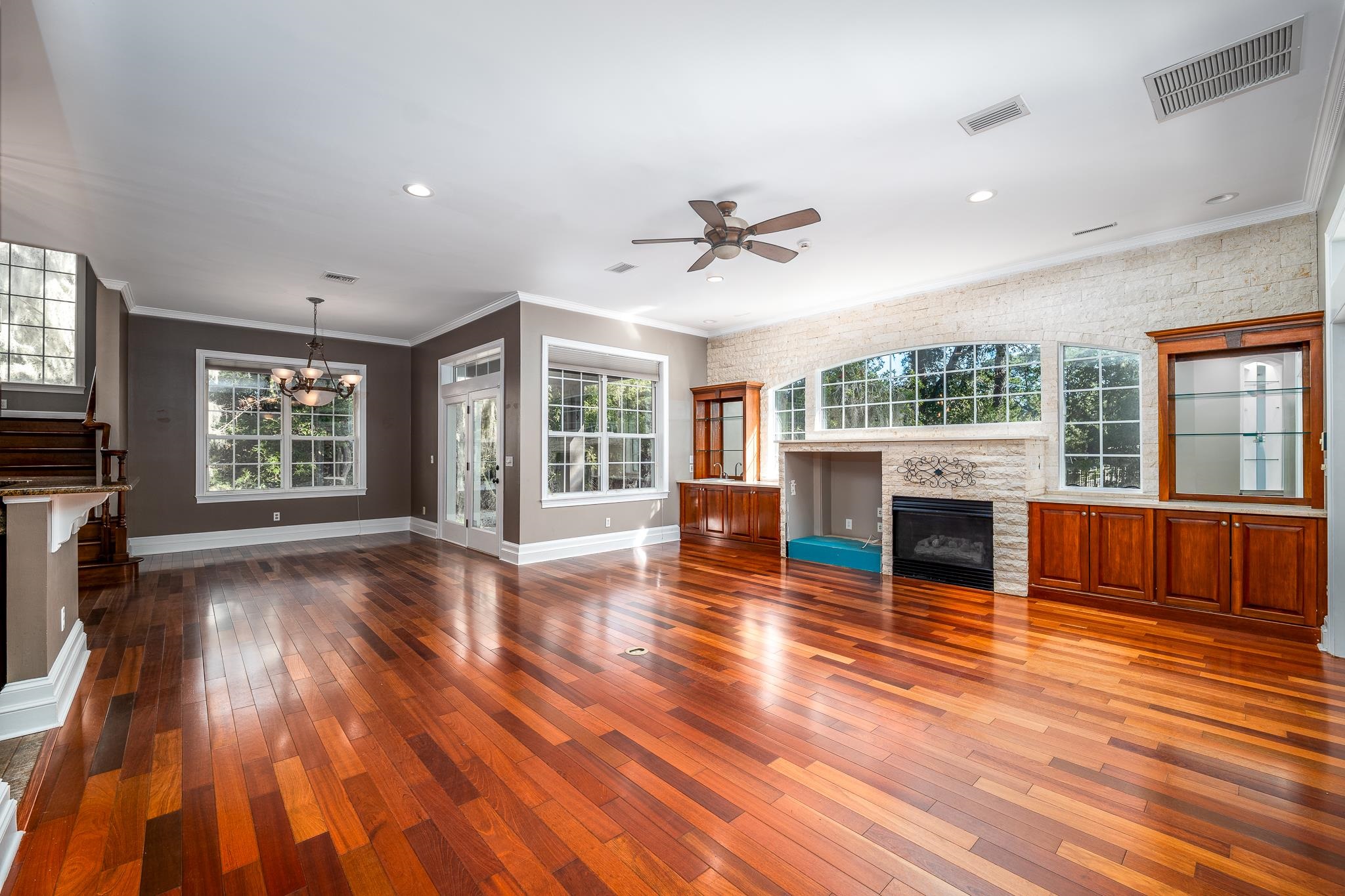 Image 3 of 80 For 707 Standish Dr