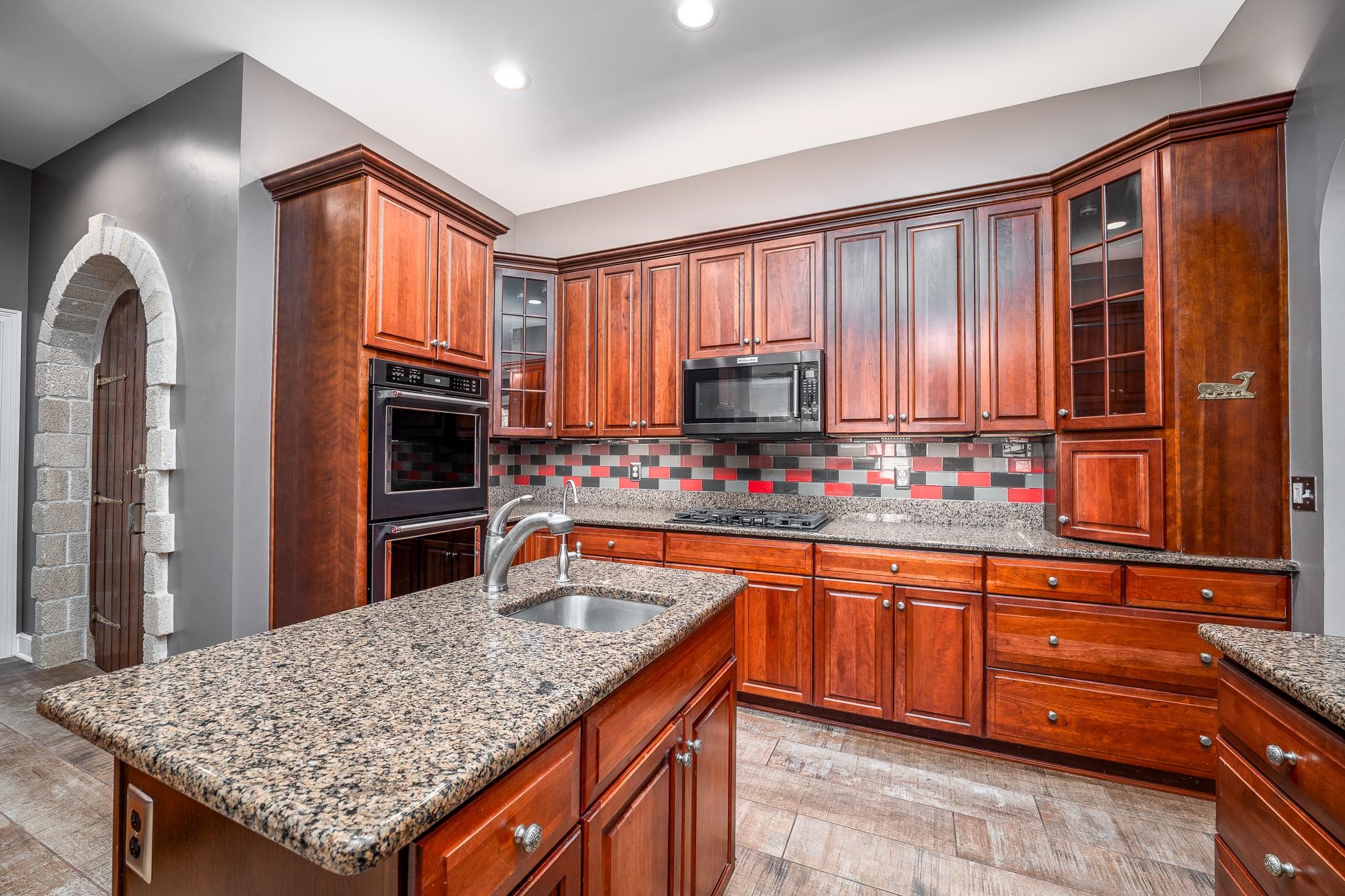 Image 30 of 80 For 707 Standish Dr