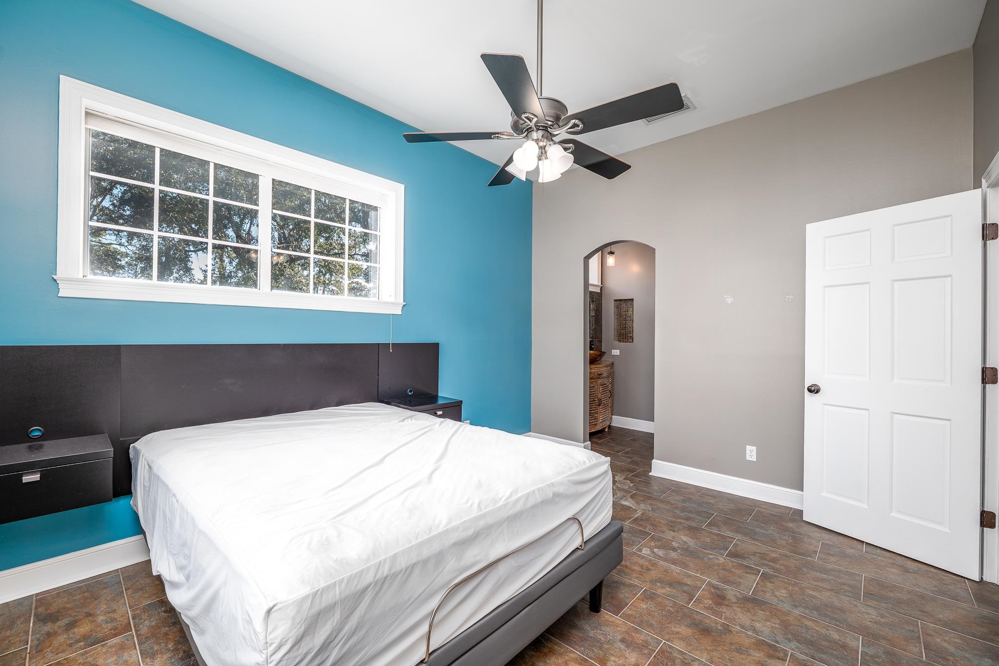 Image 40 of 80 For 707 Standish Dr