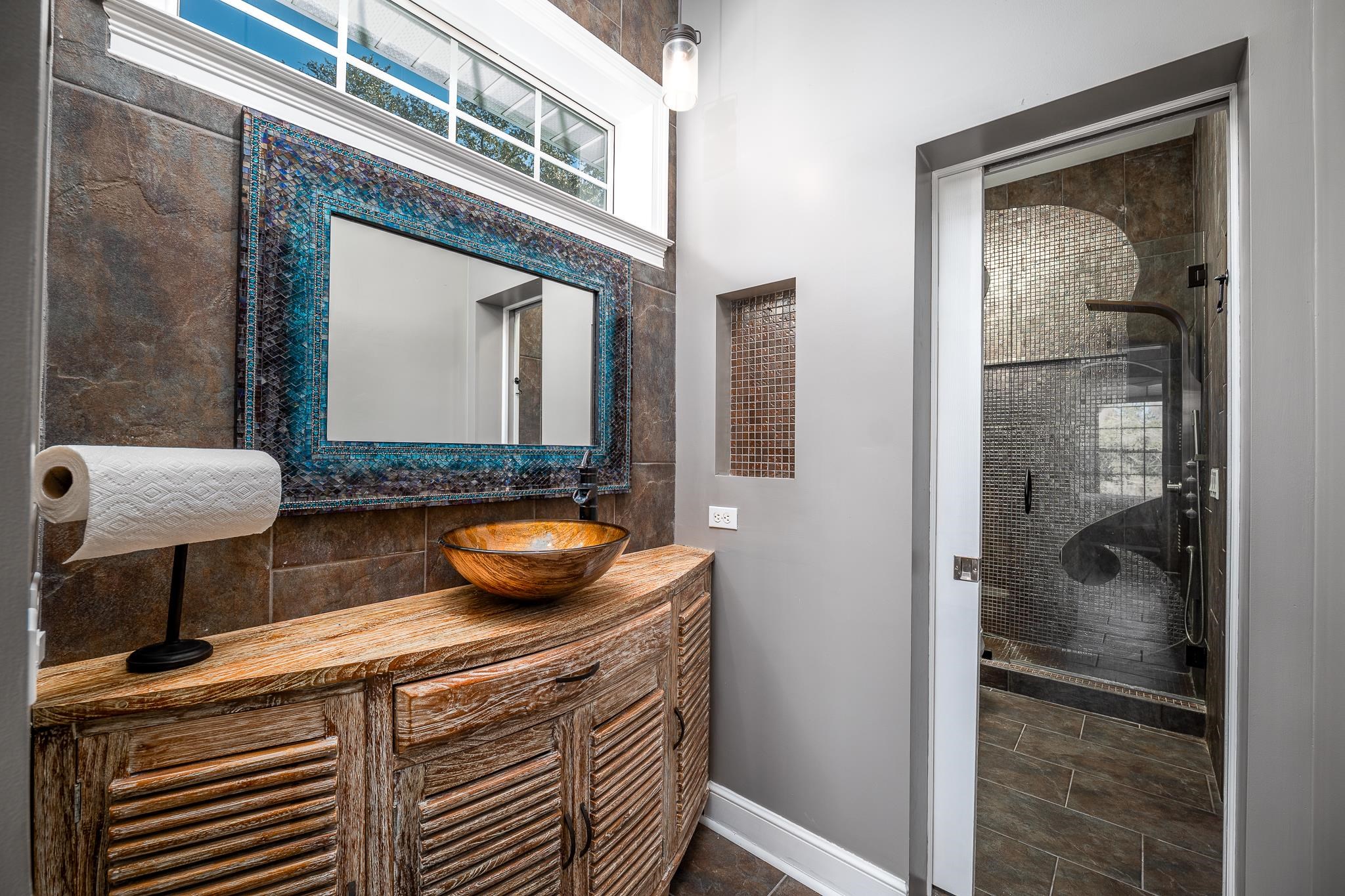 Image 41 of 80 For 707 Standish Dr