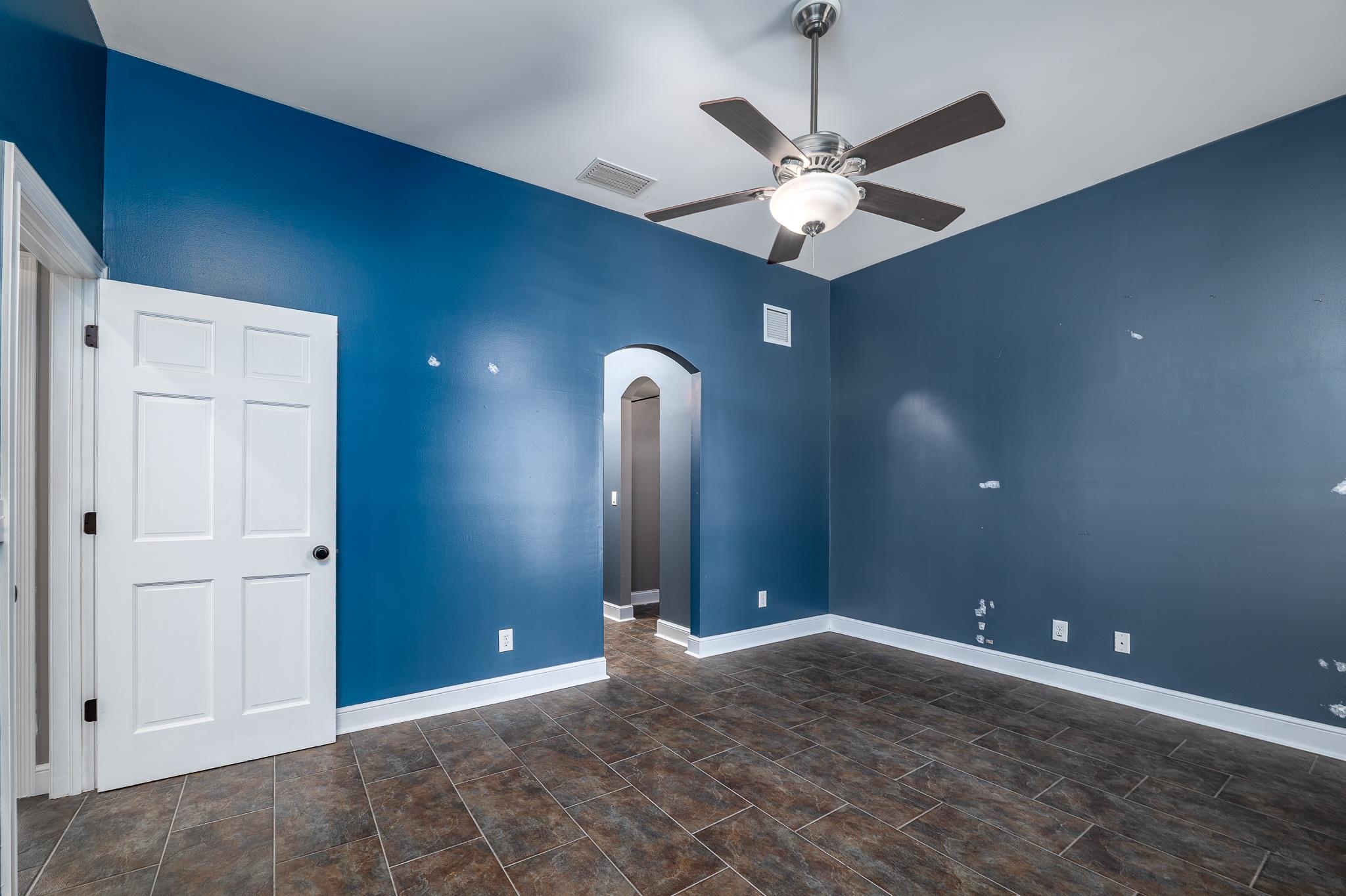 Image 44 of 80 For 707 Standish Dr