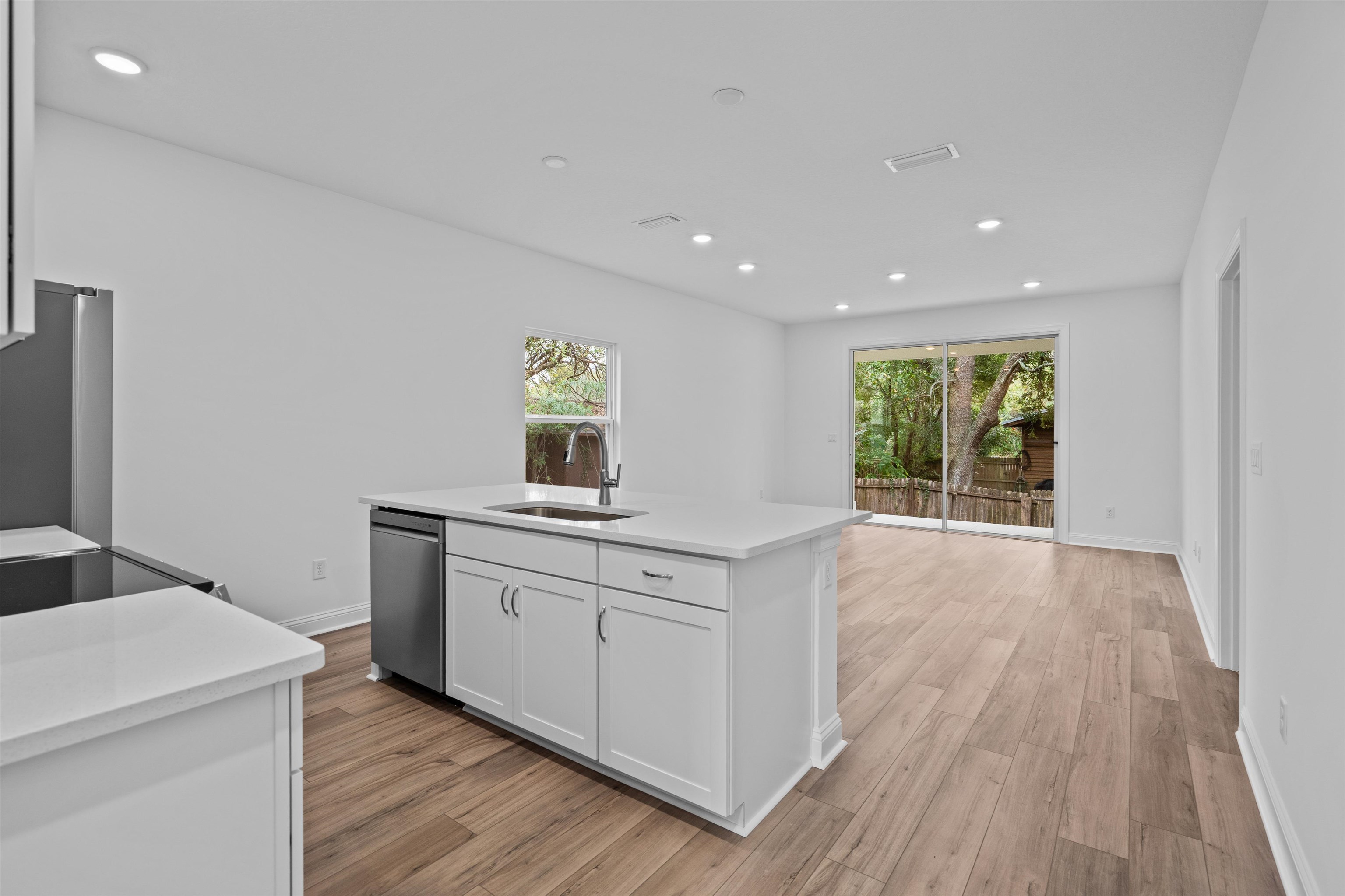 Image 10 of 24 For 108 Aspen Rd.