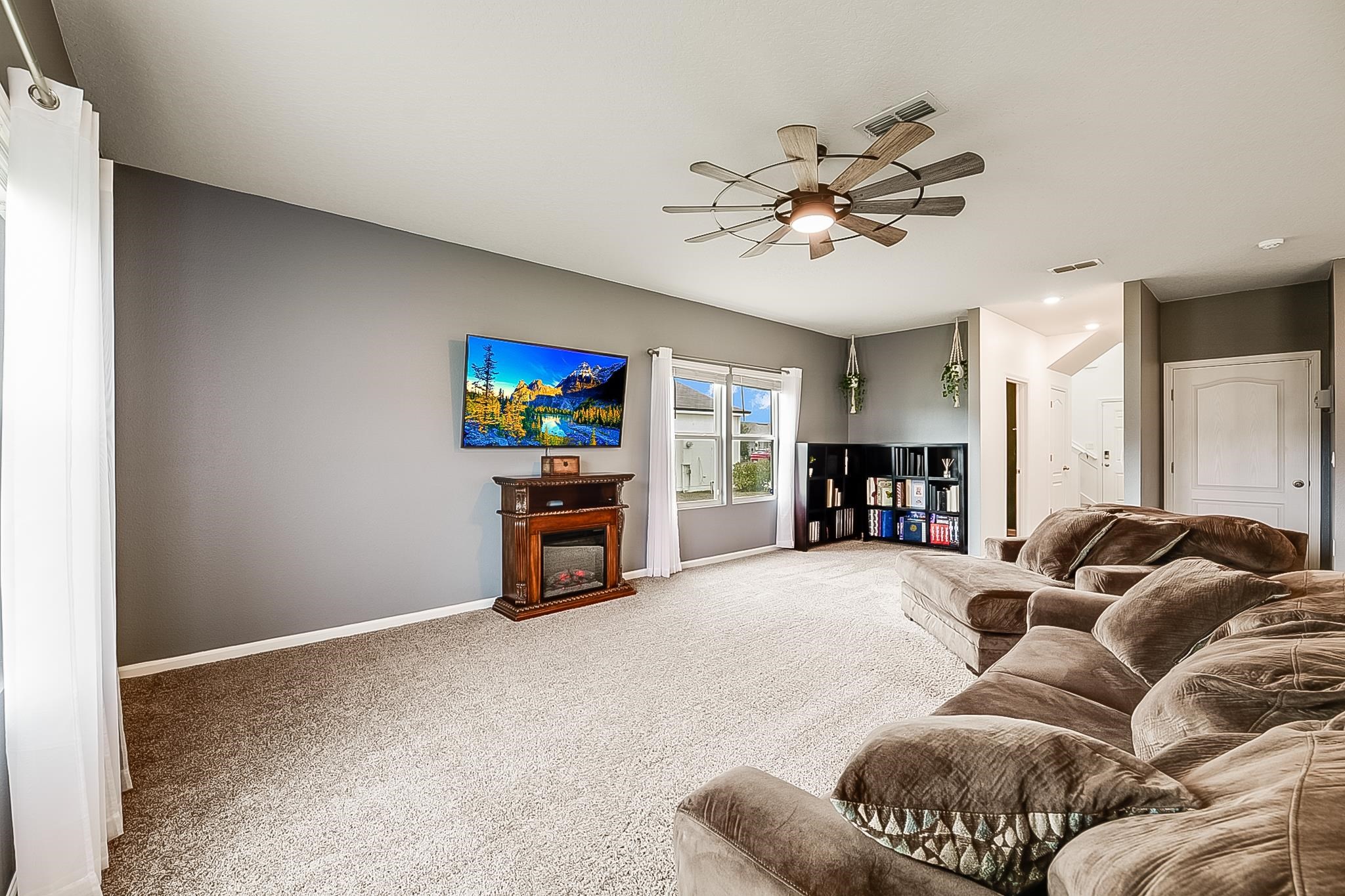 Image 15 of 57 For 266 Caminha Rd