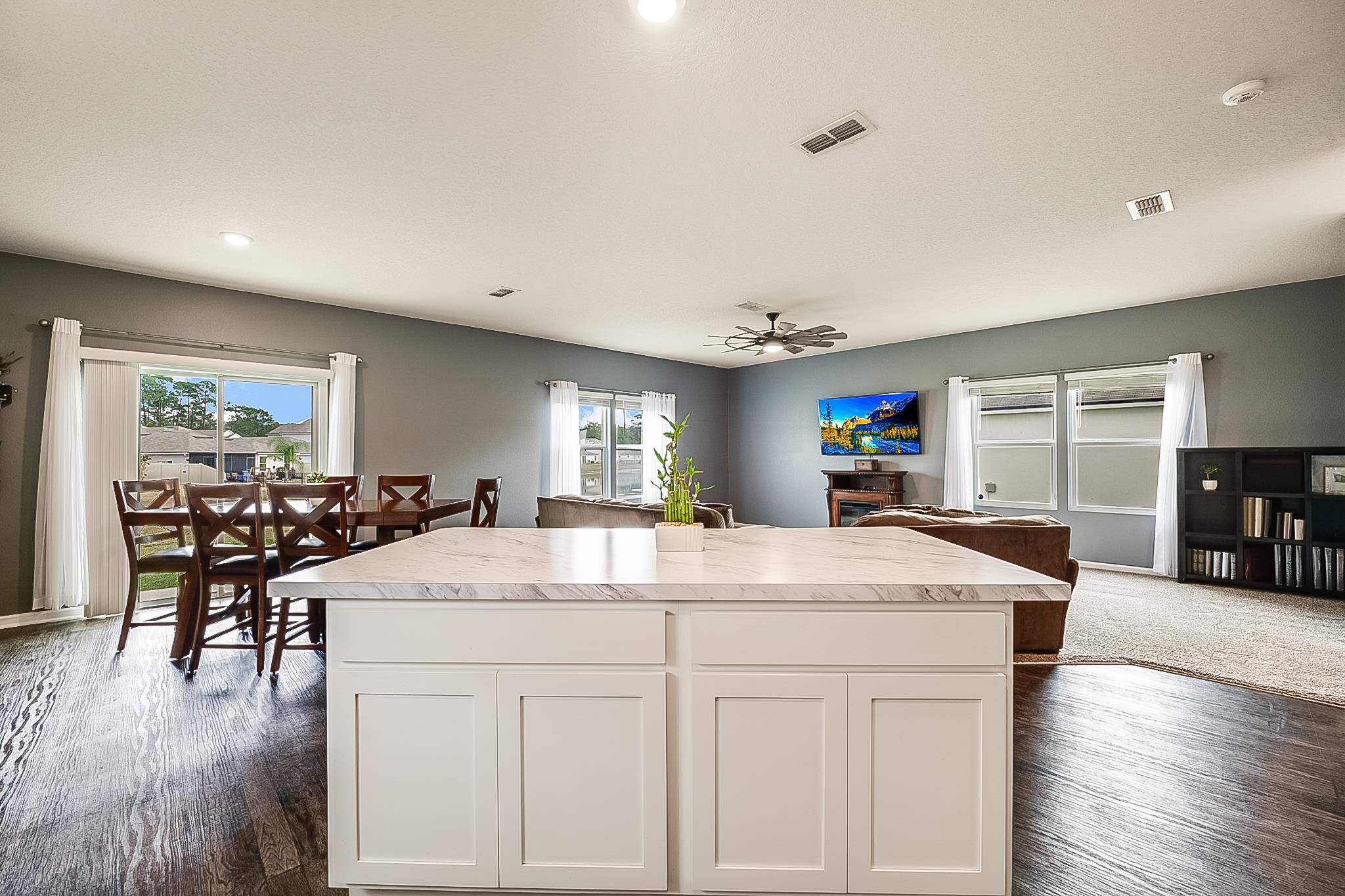 Image 21 of 57 For 266 Caminha Rd