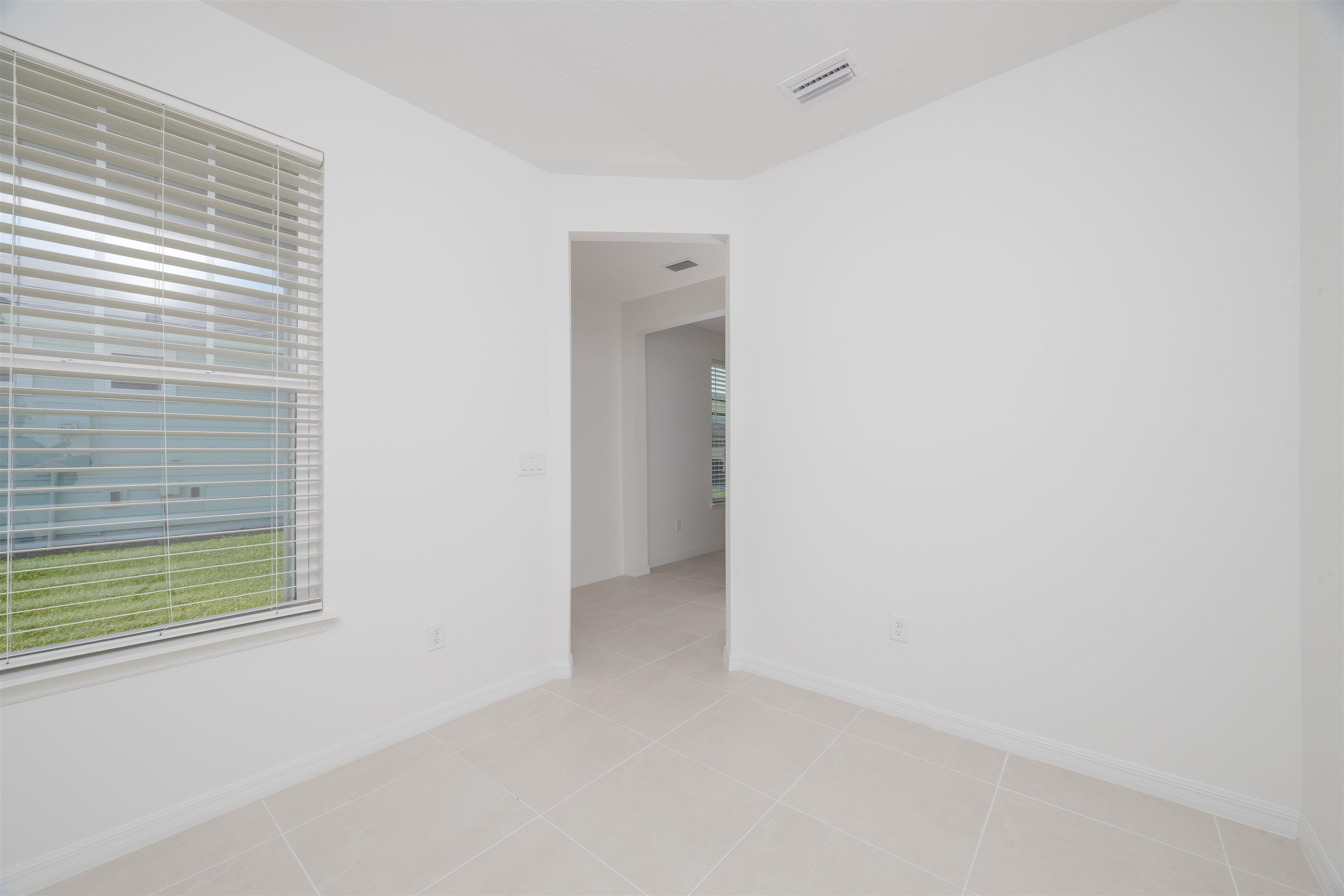 Image 12 of 51 For 166 Fairlake Cir