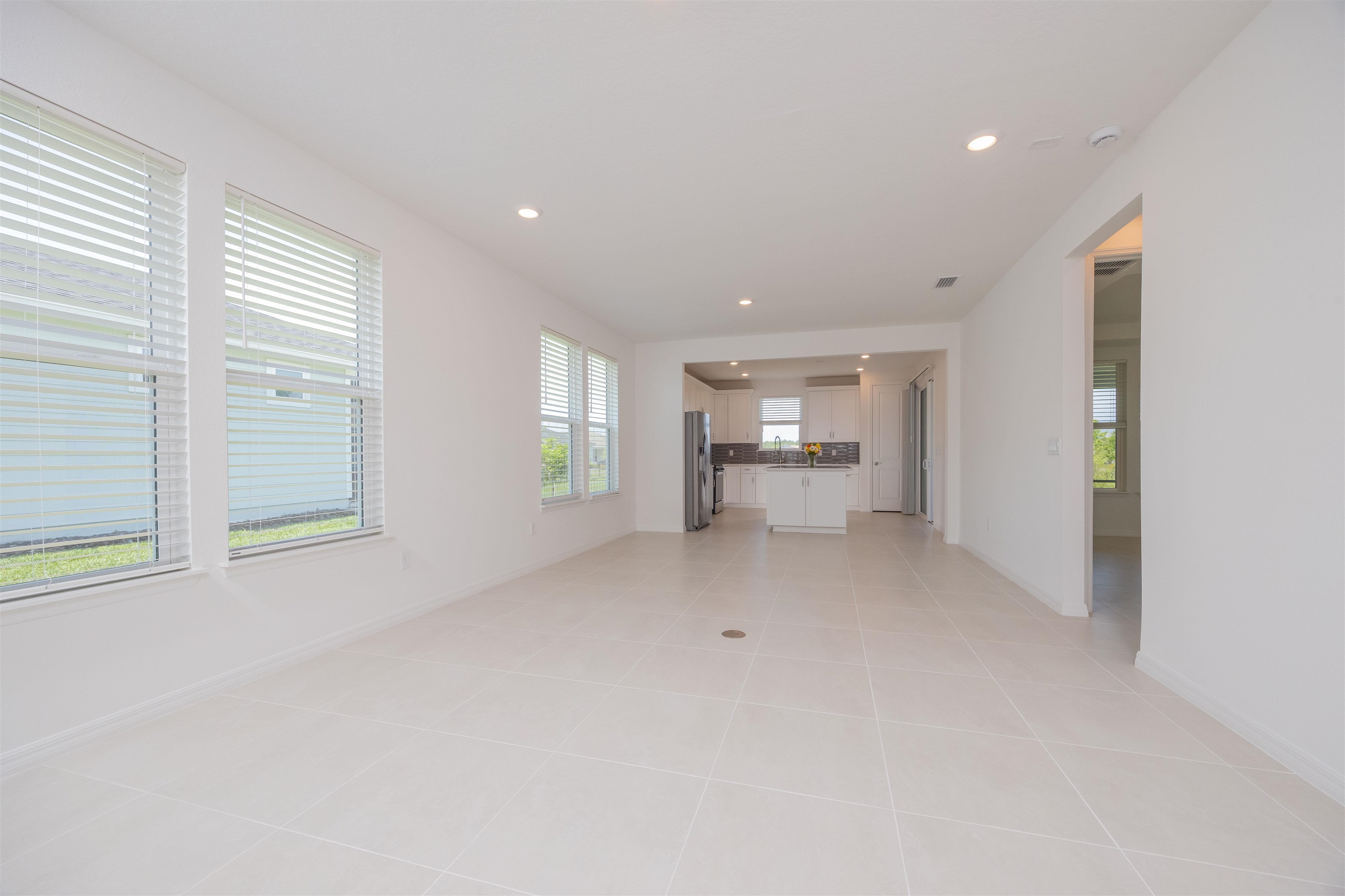 Image 13 of 51 For 166 Fairlake Cir