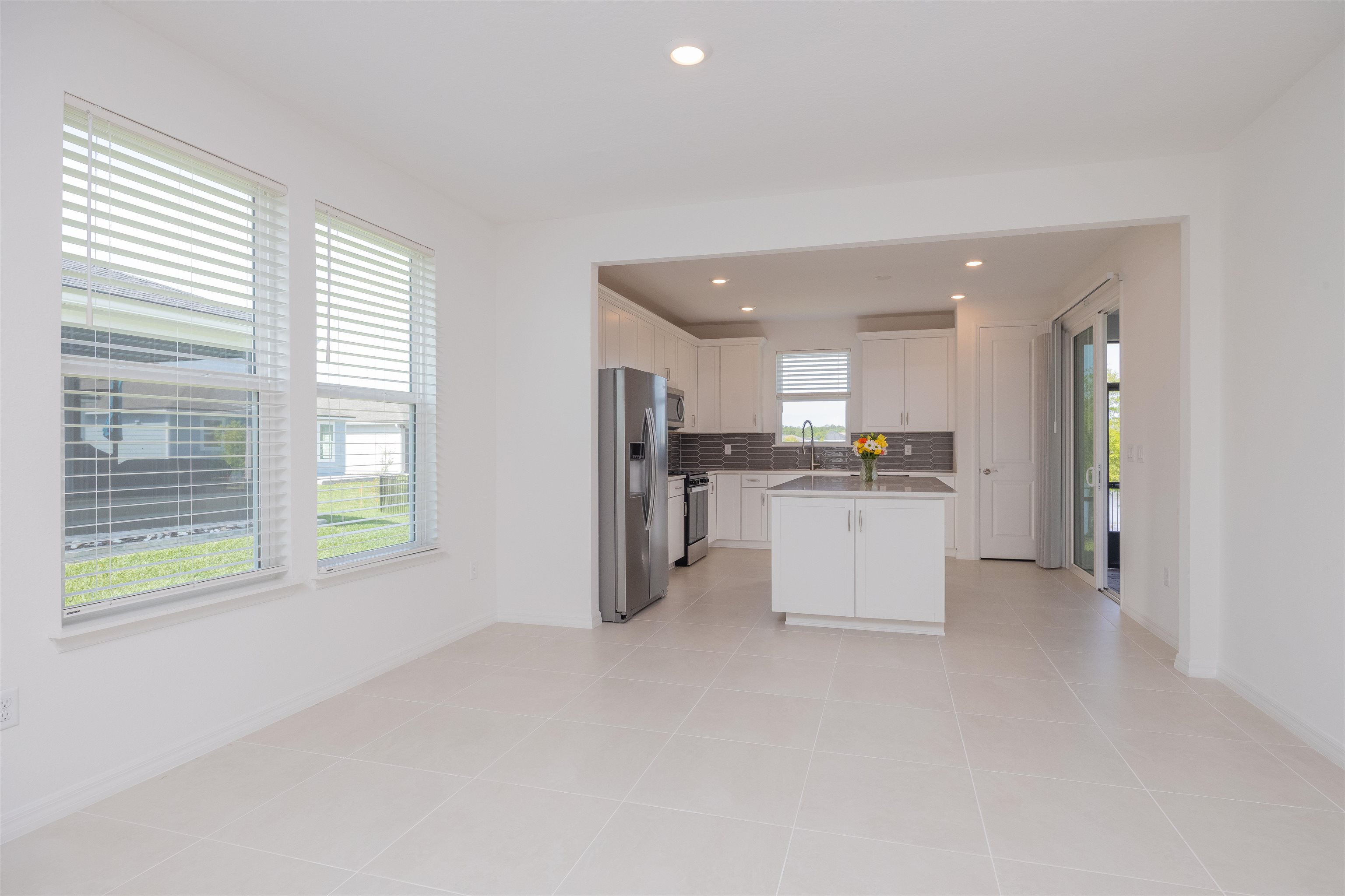 Image 14 of 51 For 166 Fairlake Cir