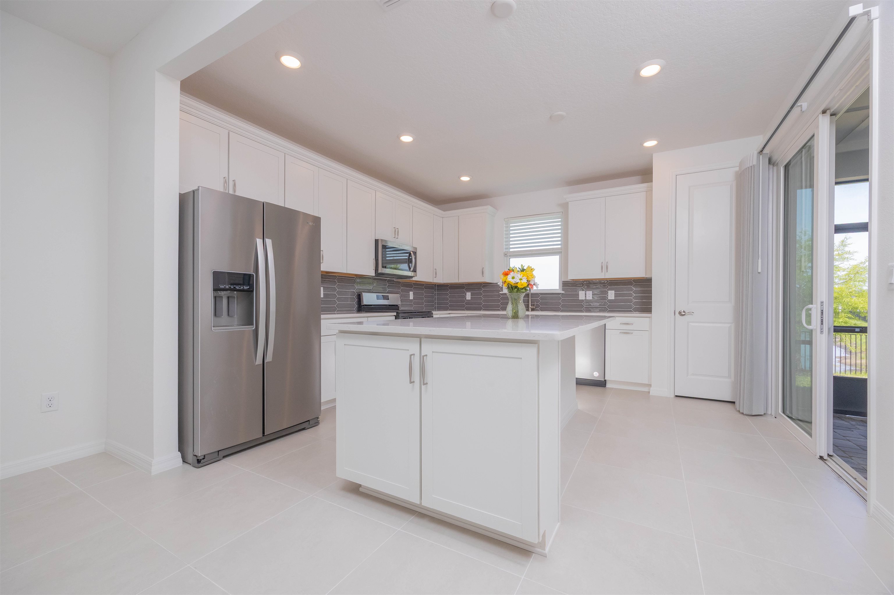 Image 15 of 51 For 166 Fairlake Cir