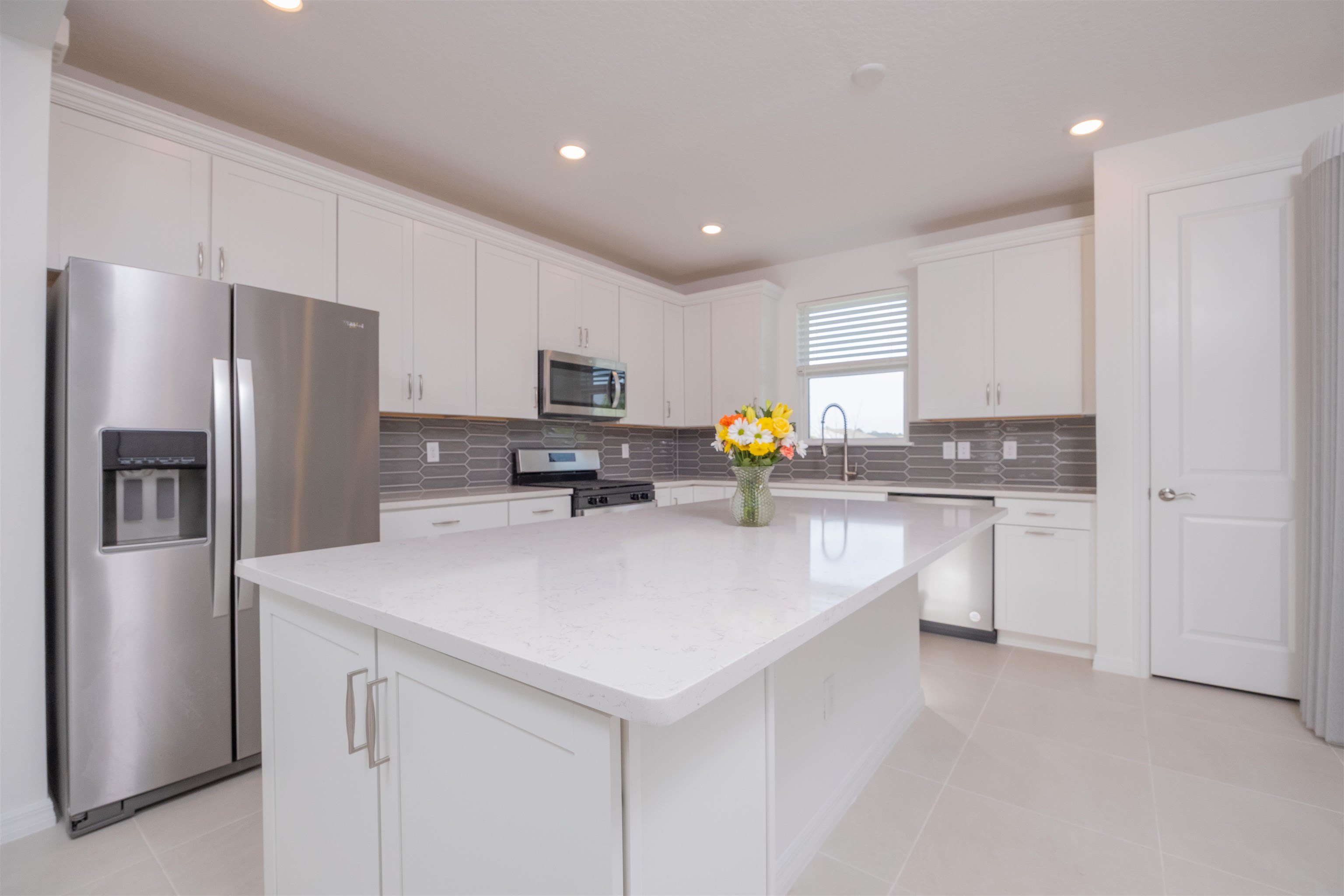 Image 16 of 51 For 166 Fairlake Cir