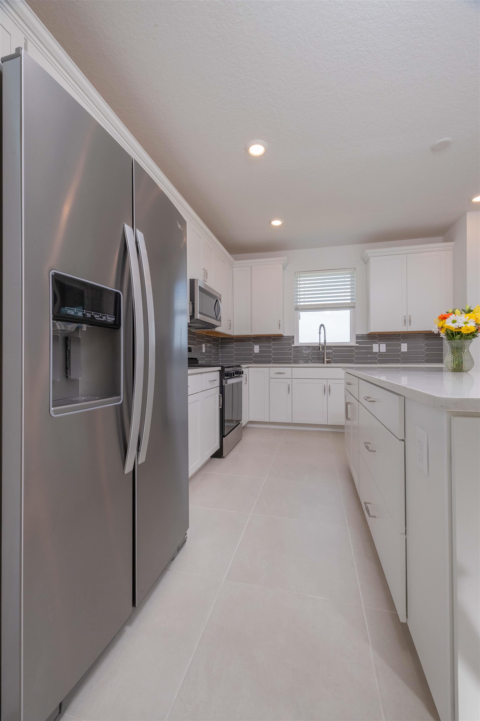 Image 17 of 51 For 166 Fairlake Cir