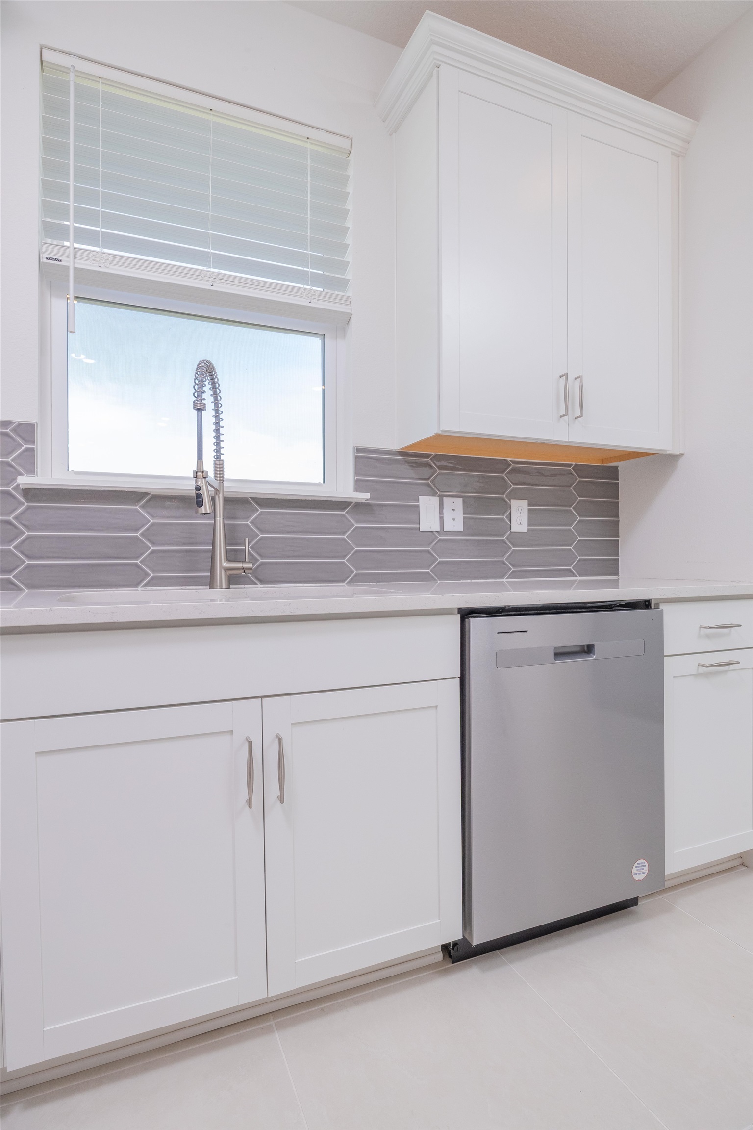 Image 19 of 51 For 166 Fairlake Cir