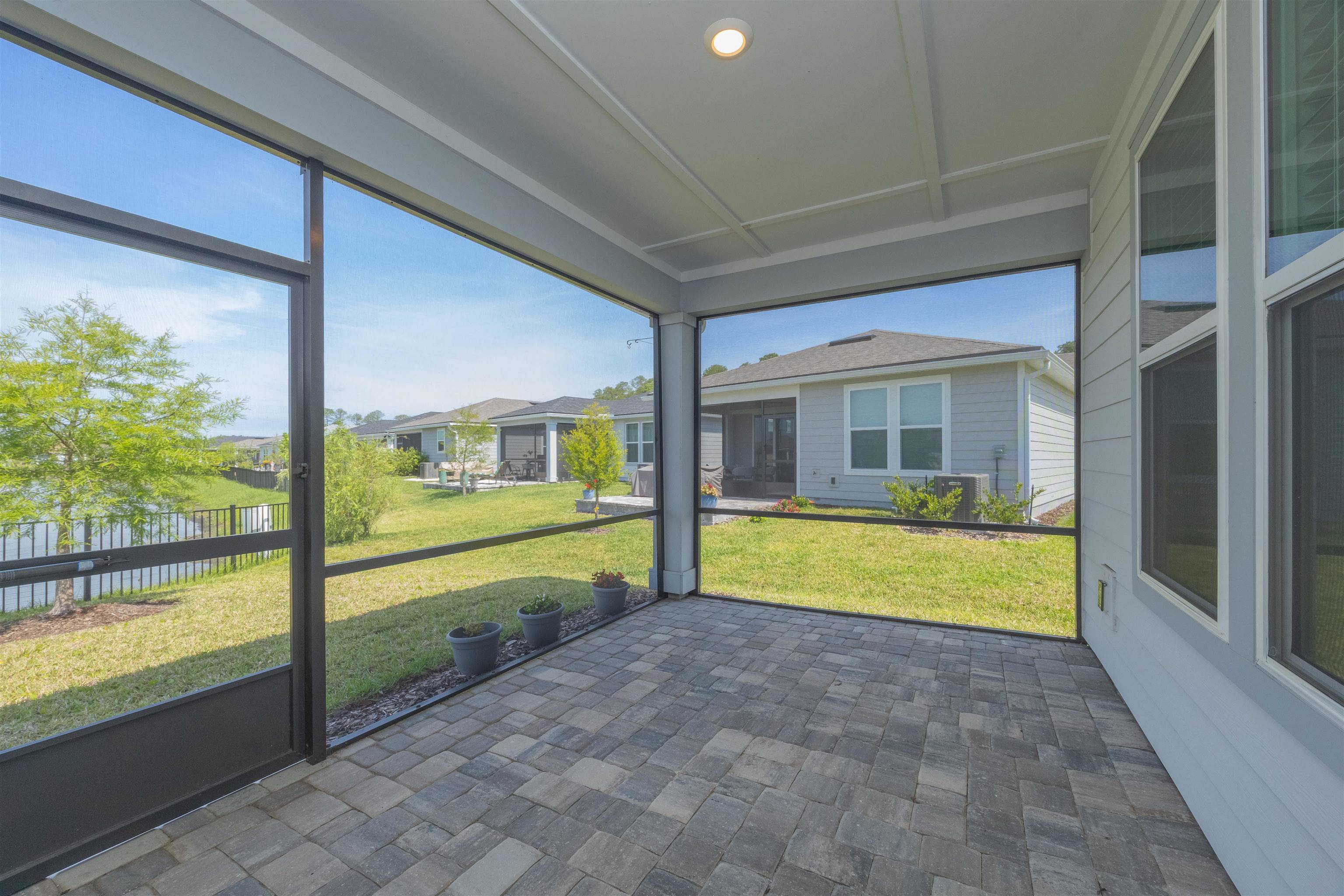 Image 24 of 51 For 166 Fairlake Cir