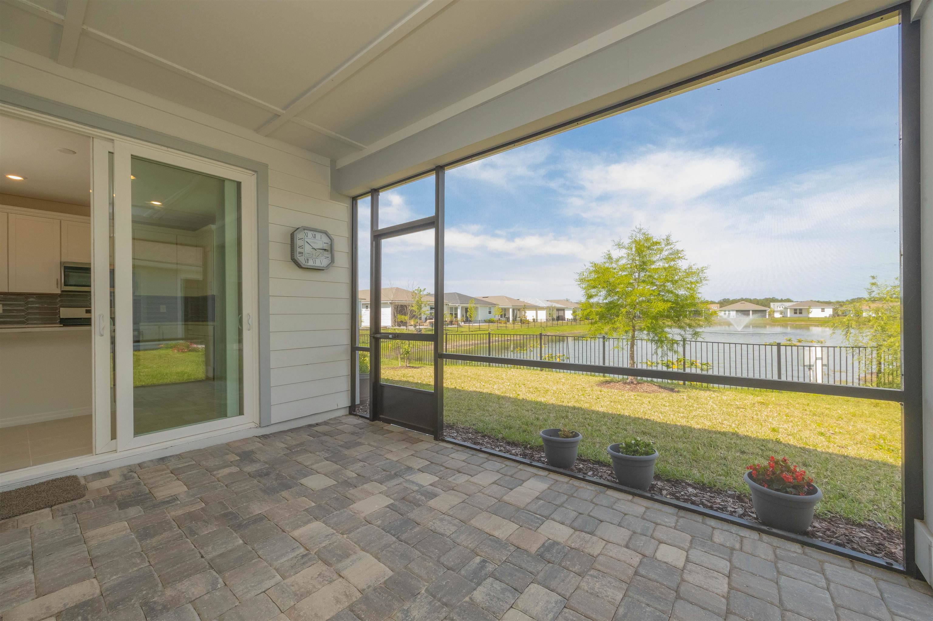 Image 25 of 51 For 166 Fairlake Cir