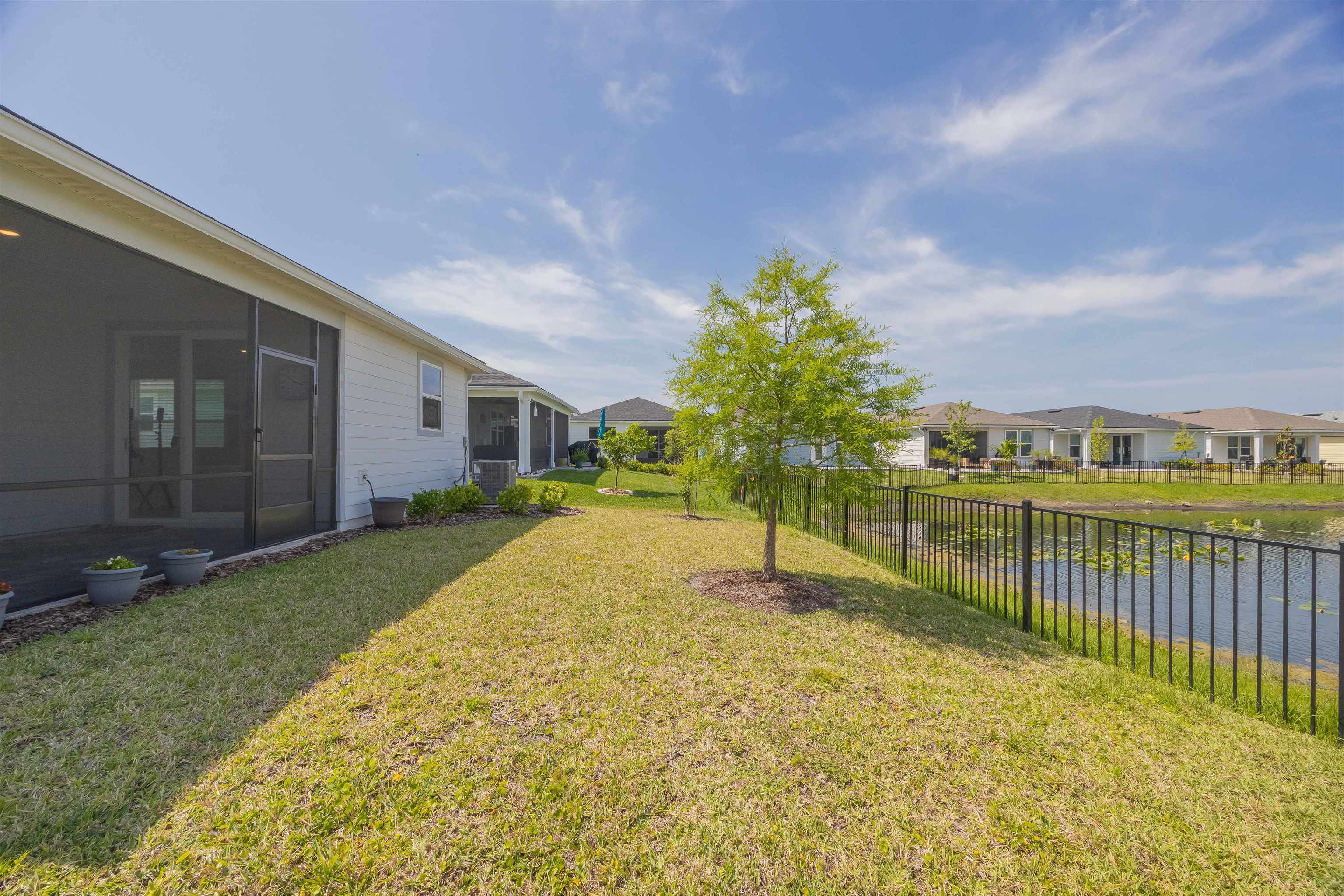 Image 29 of 51 For 166 Fairlake Cir