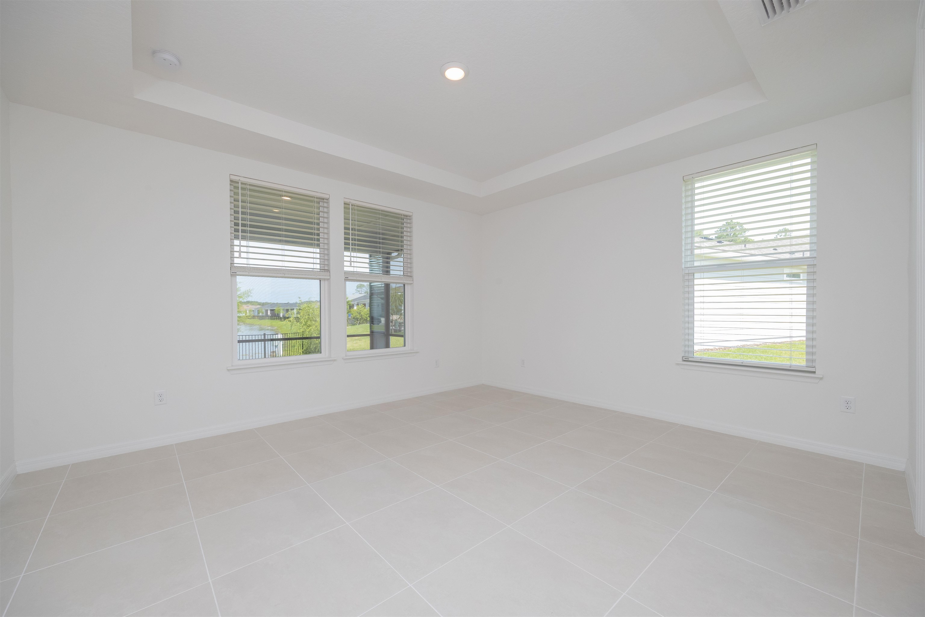 Image 31 of 51 For 166 Fairlake Cir