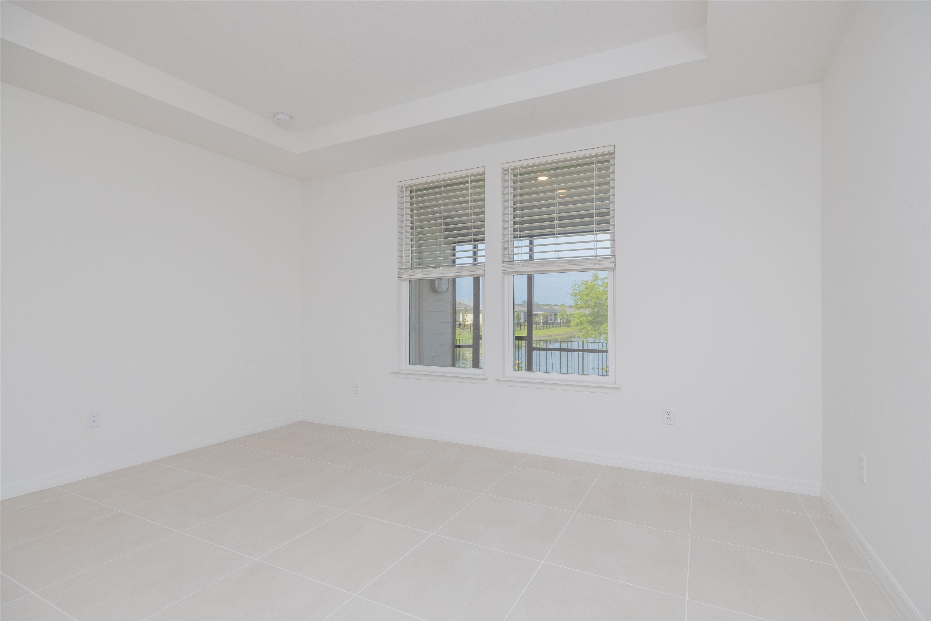 Image 32 of 51 For 166 Fairlake Cir