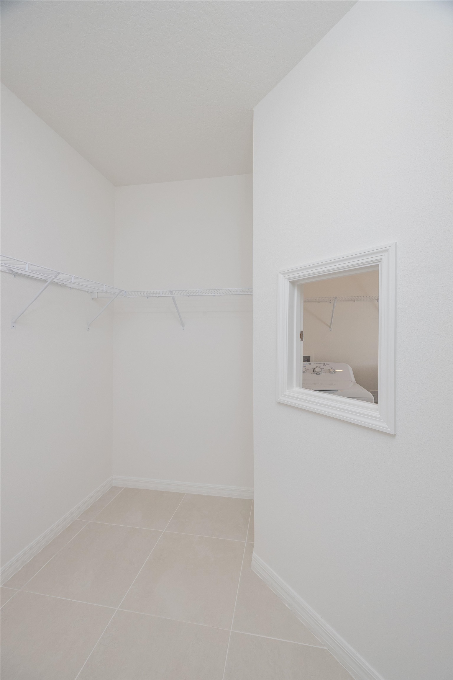 Image 36 of 51 For 166 Fairlake Cir